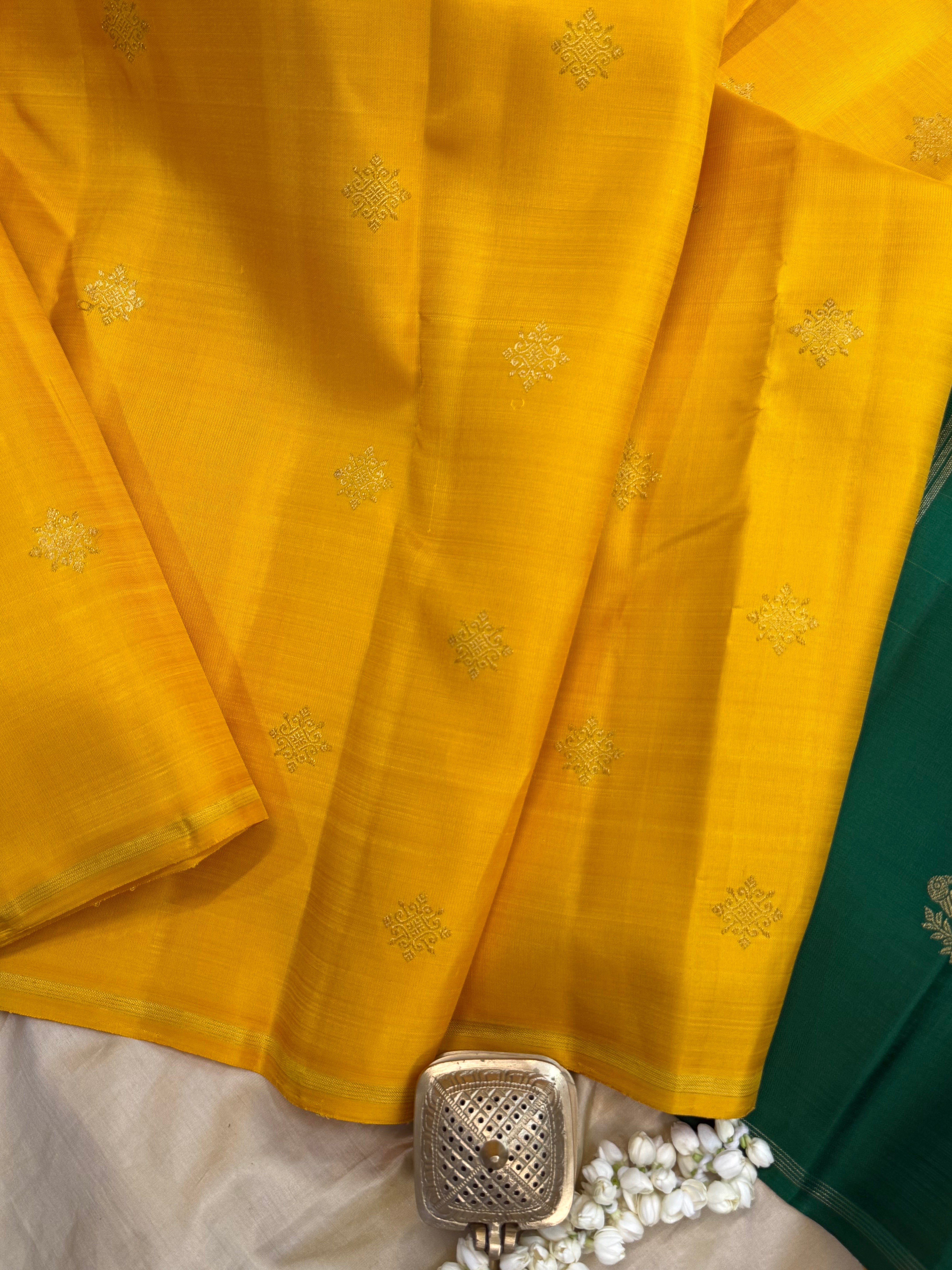 Yellow double color pallu borderless / Kanjipuram silk CL9976