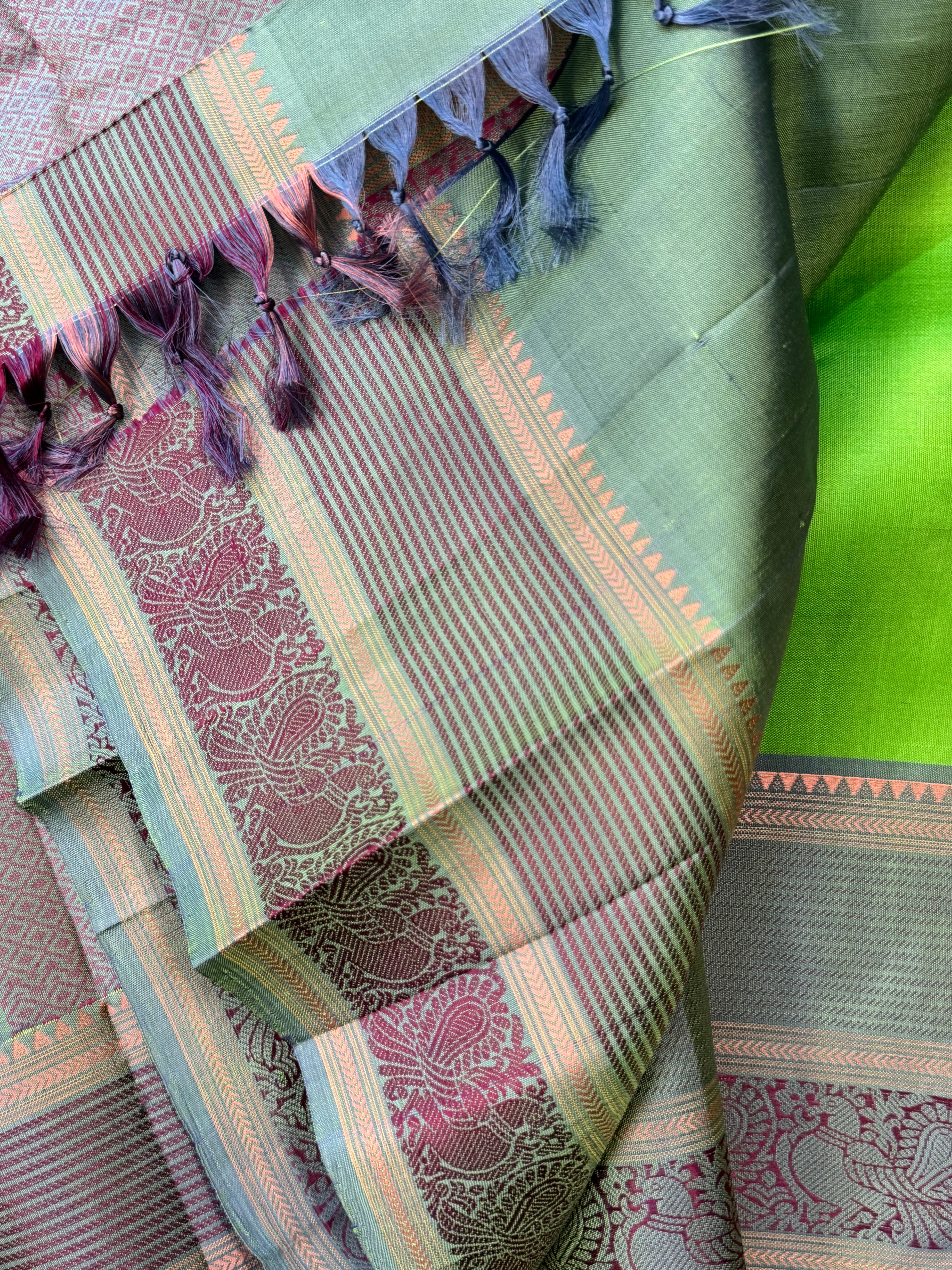 Parrot green double pet border/ Varnangal soft silk