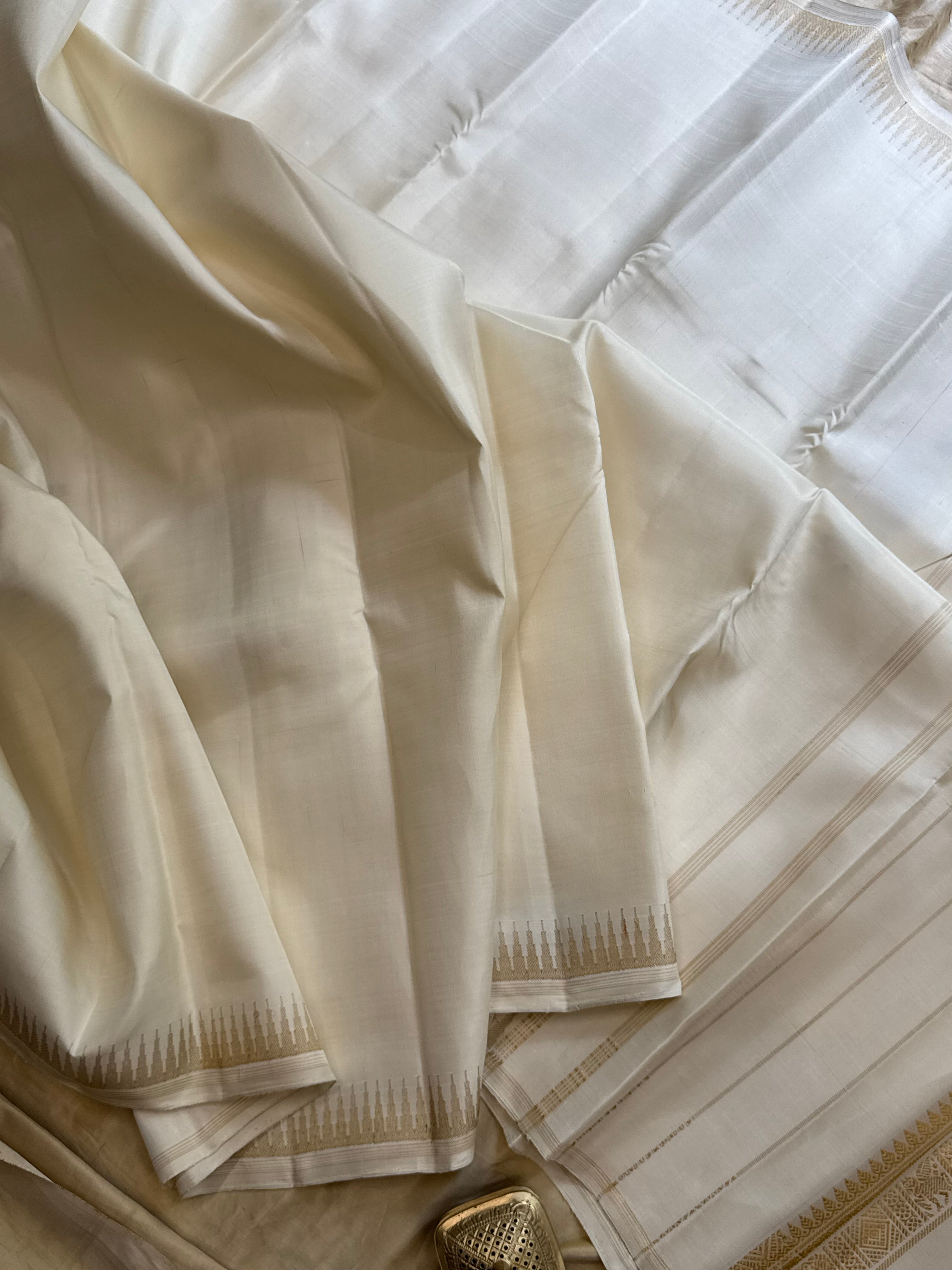 Off white pillayar moggu / Kanjipuram silk
