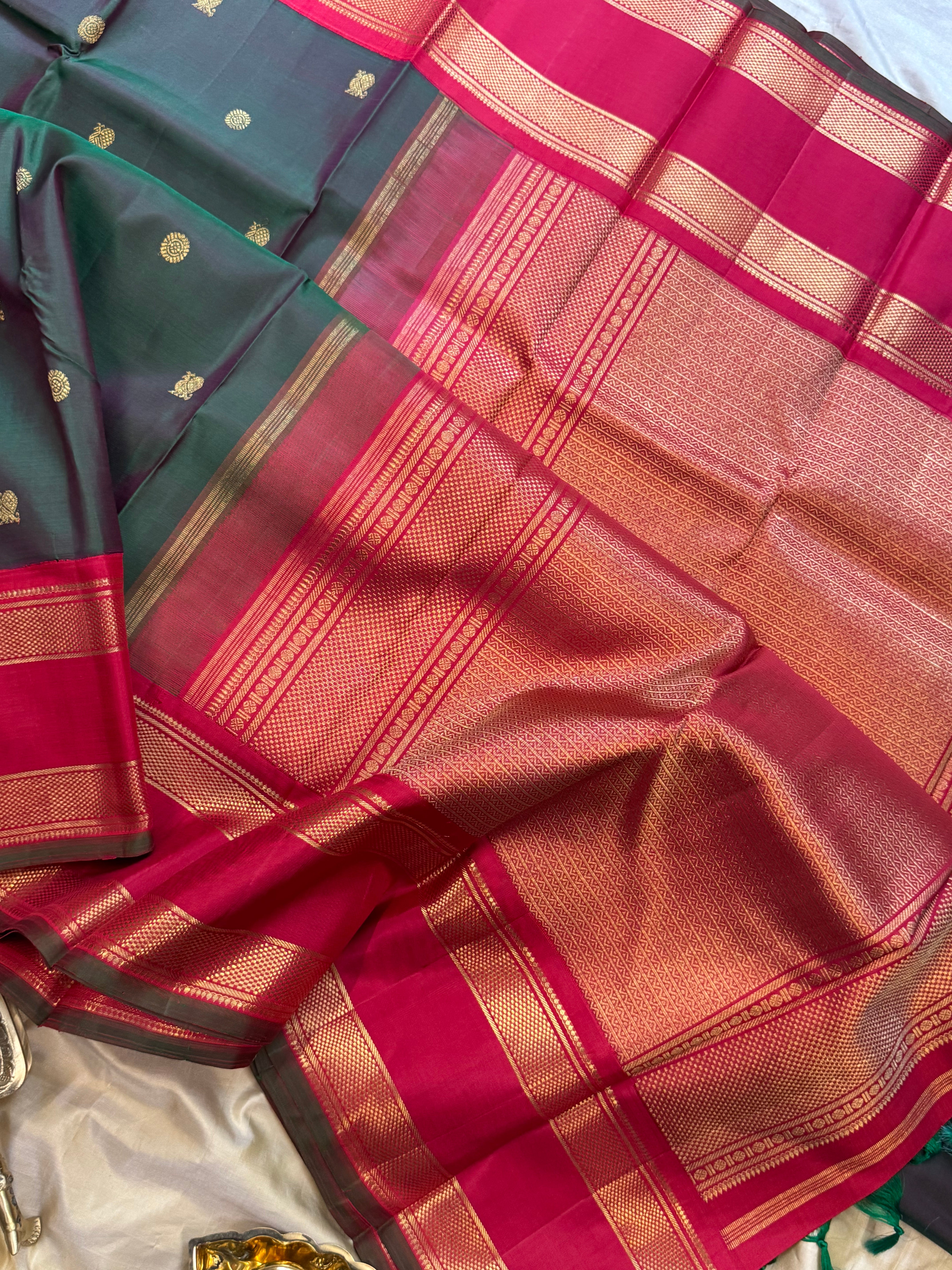Deep manthulir korvai : kanjipuram silk