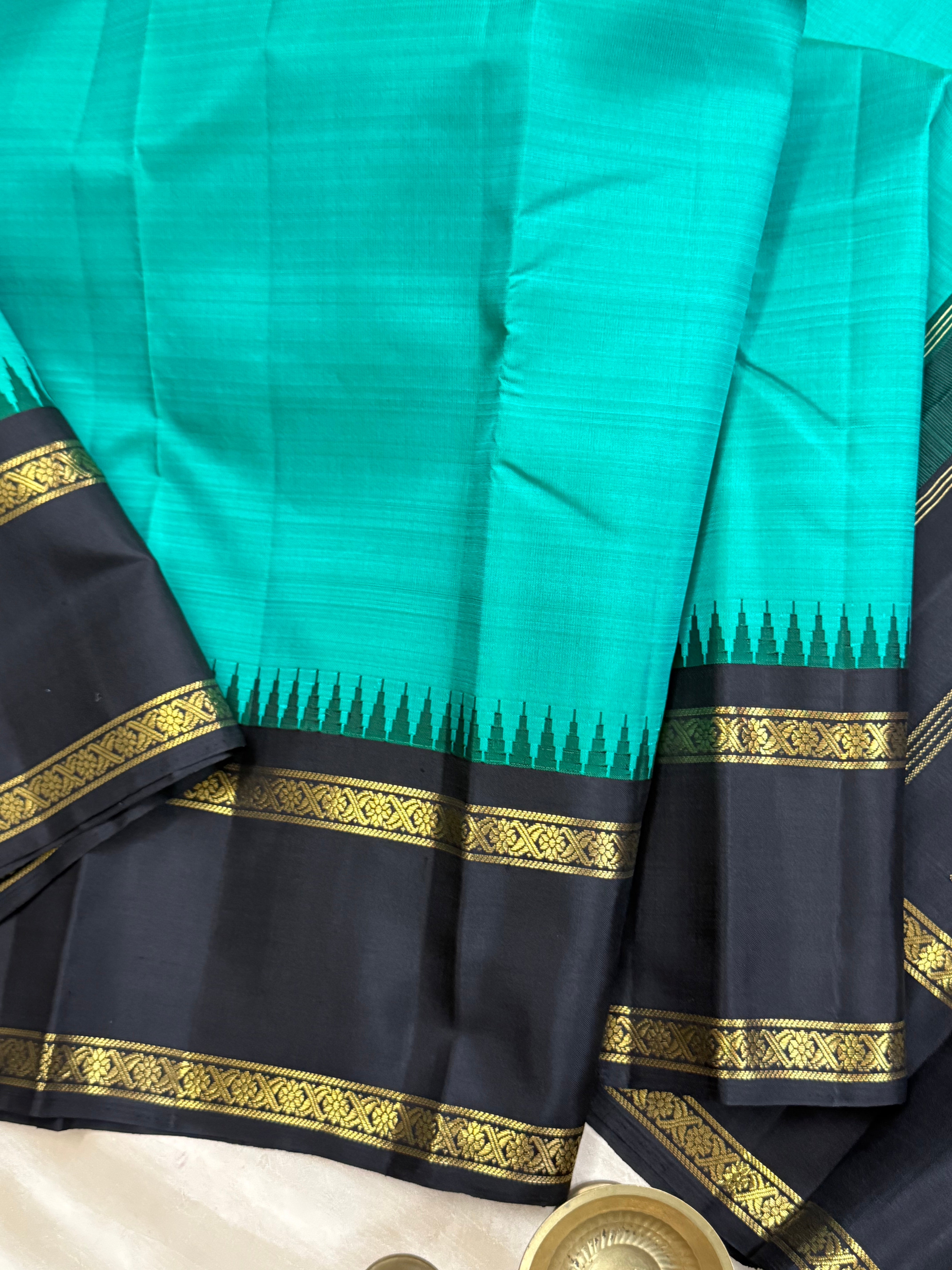 Master weaver - Rama green and black rettapet border/ Kanjipuram silk