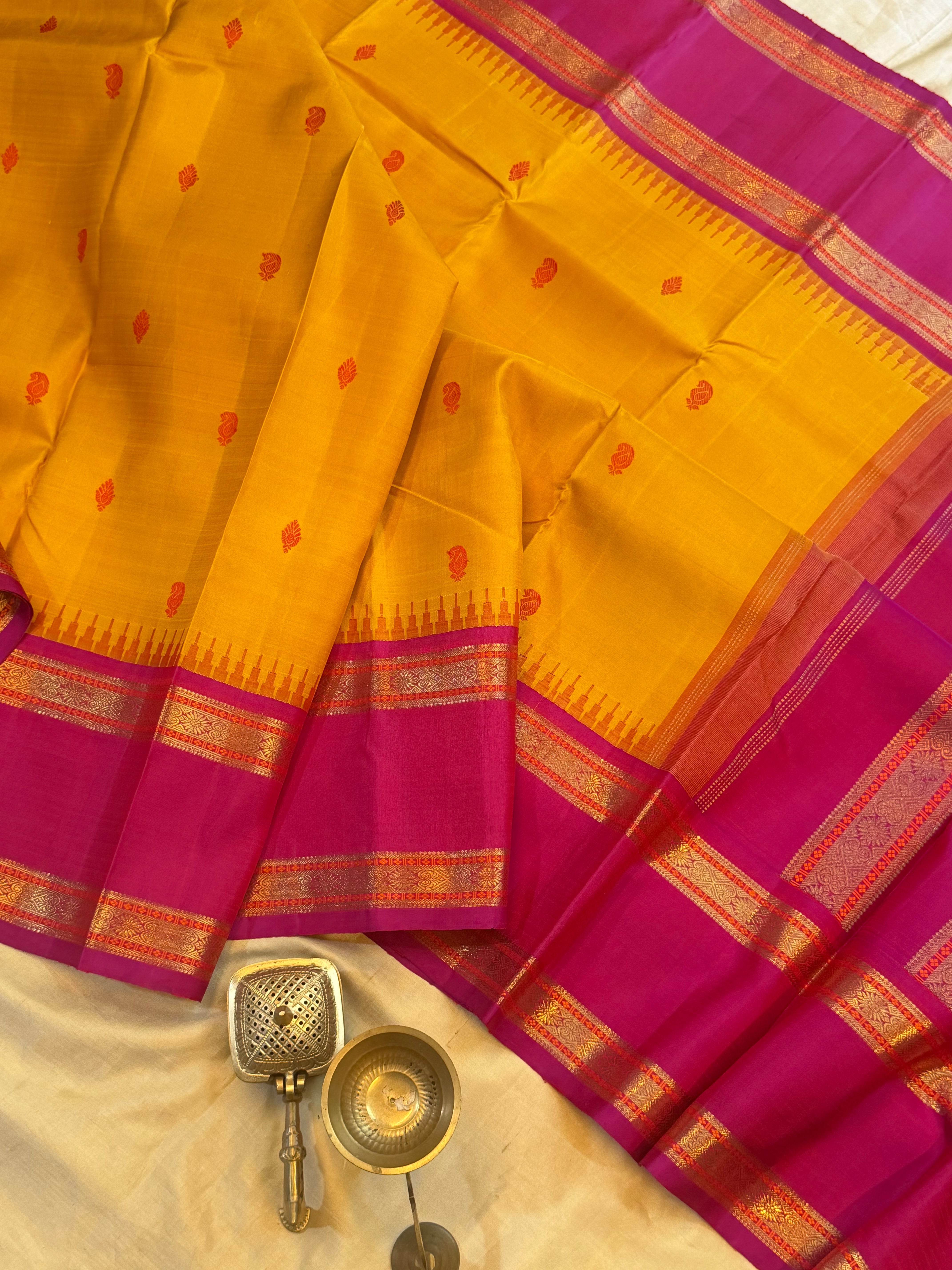 Mustard yellow retta pet Kai Korvai / Kanjipuram silk
