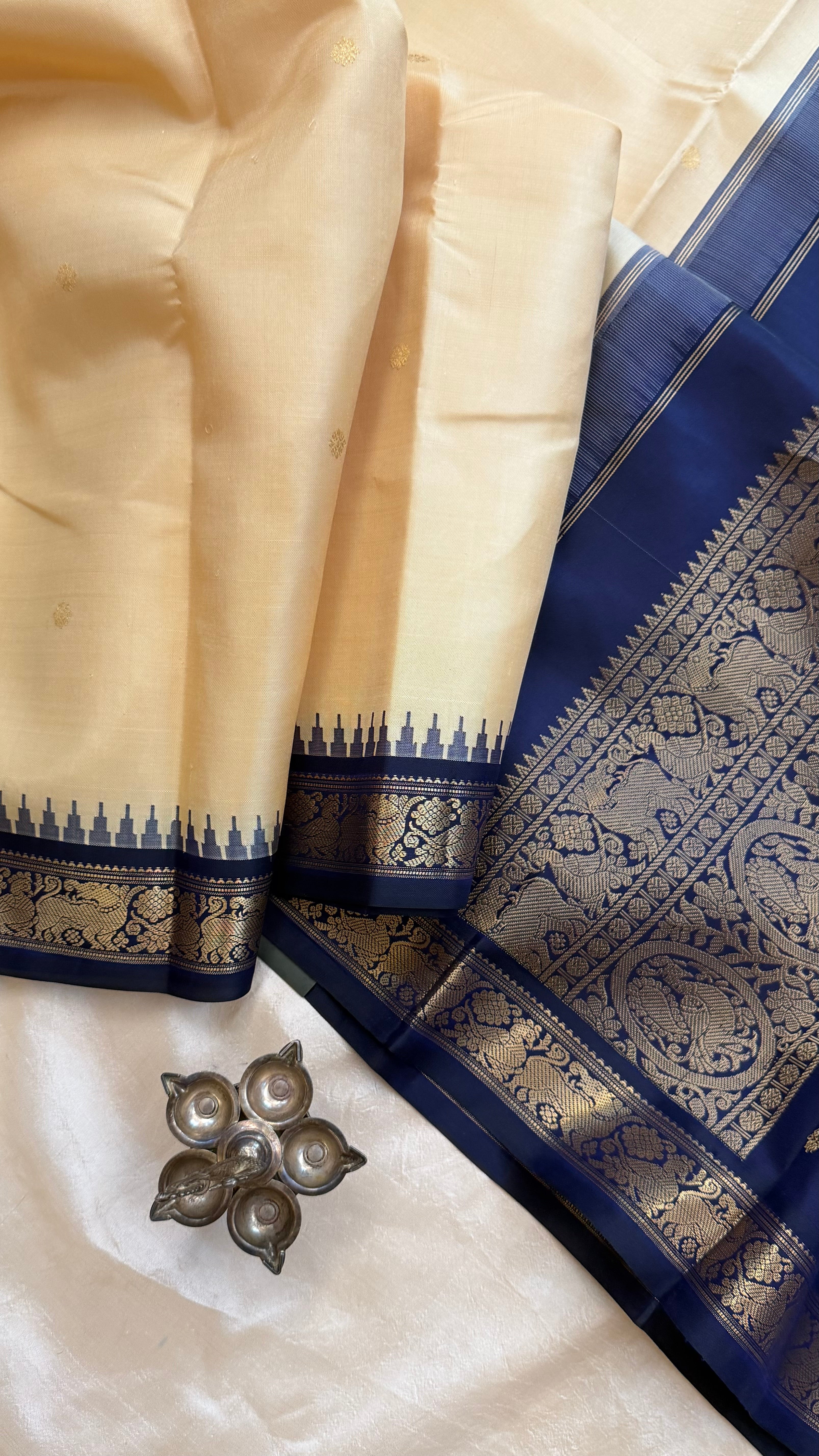 off white Korvai blue border. / special edition