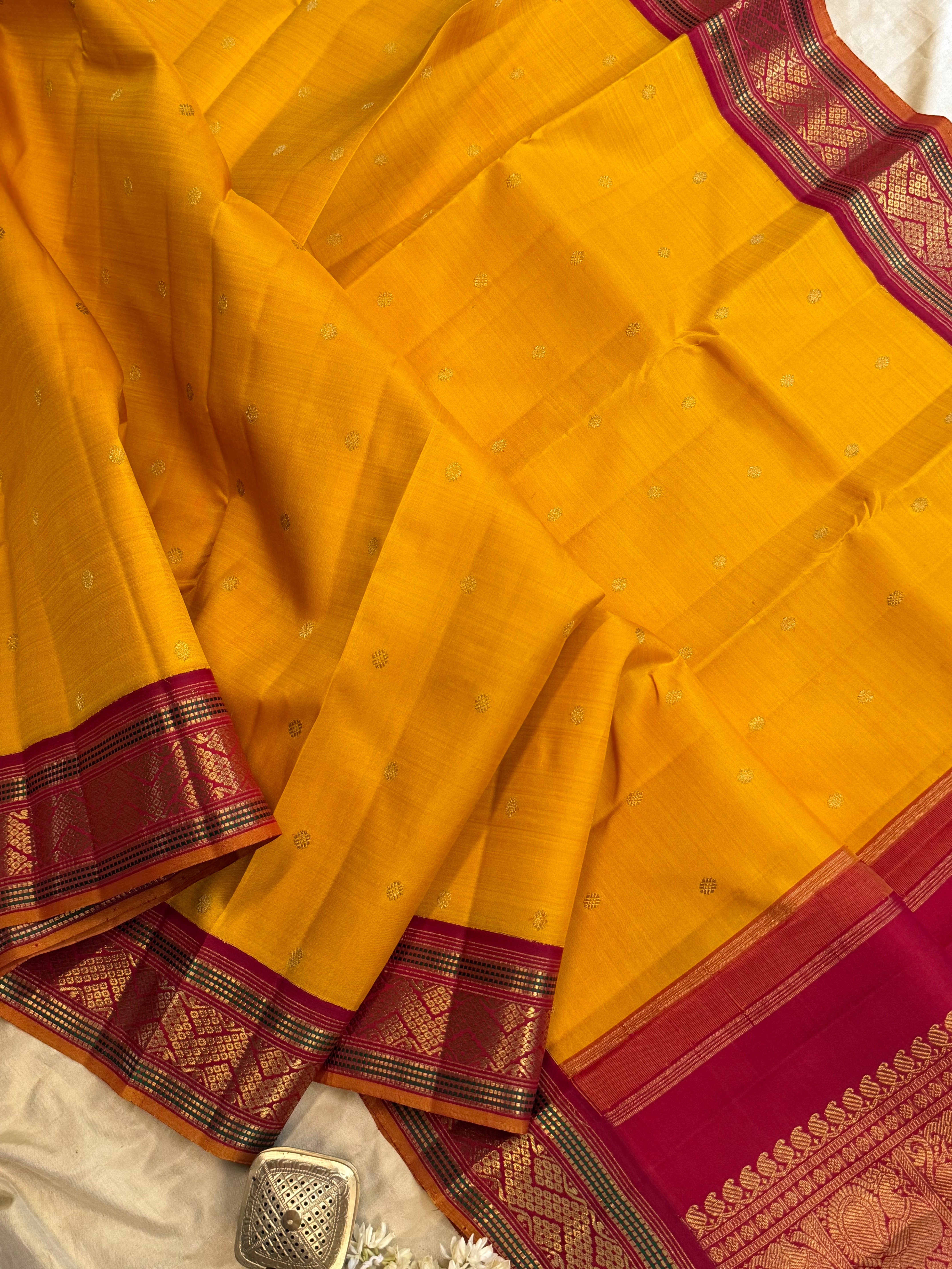 Manjal and araku kai korvai/ Kanjipuram silk