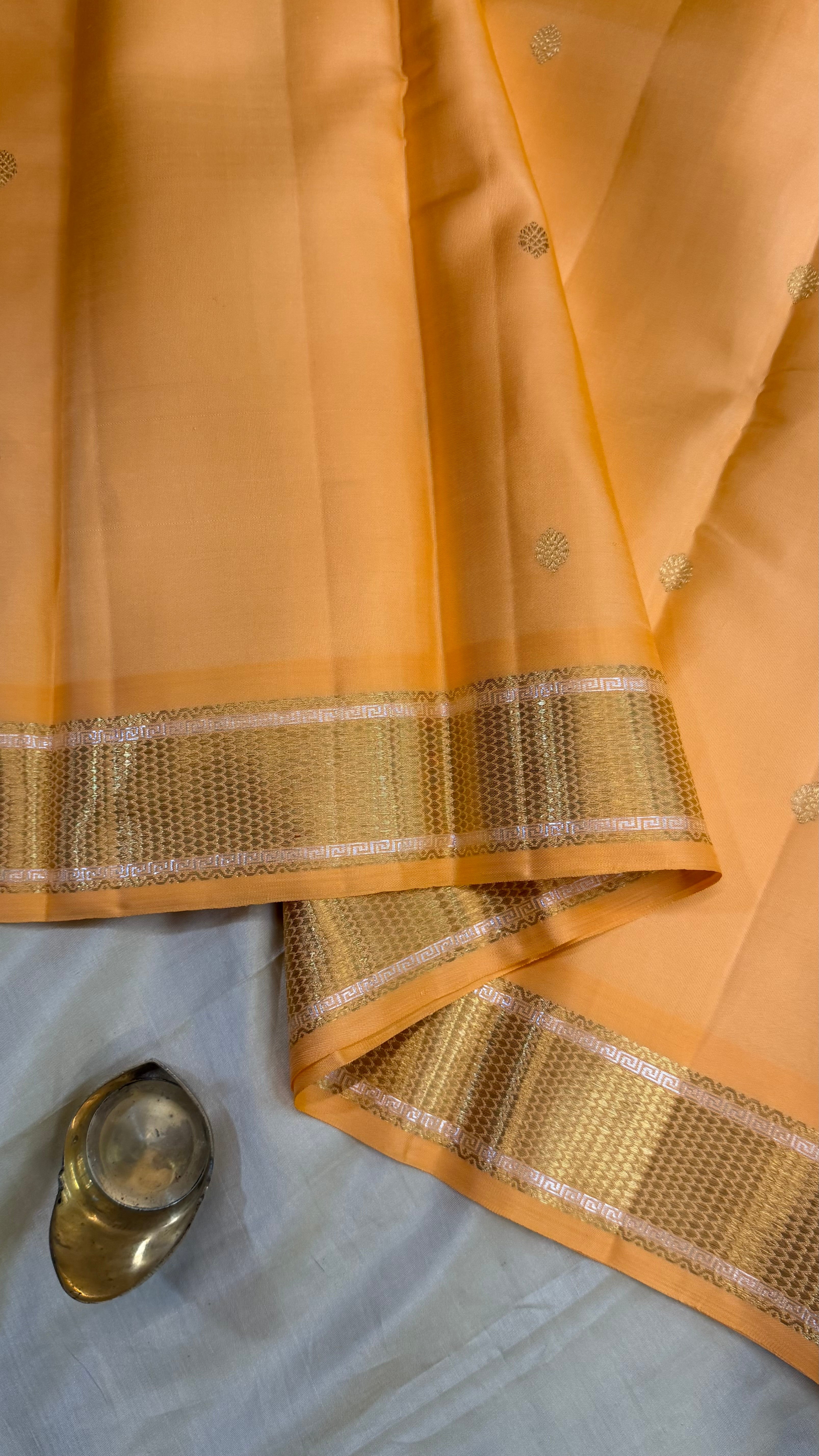 Light peachish kanagambaram shade master weaver / Kanjipuram silk
