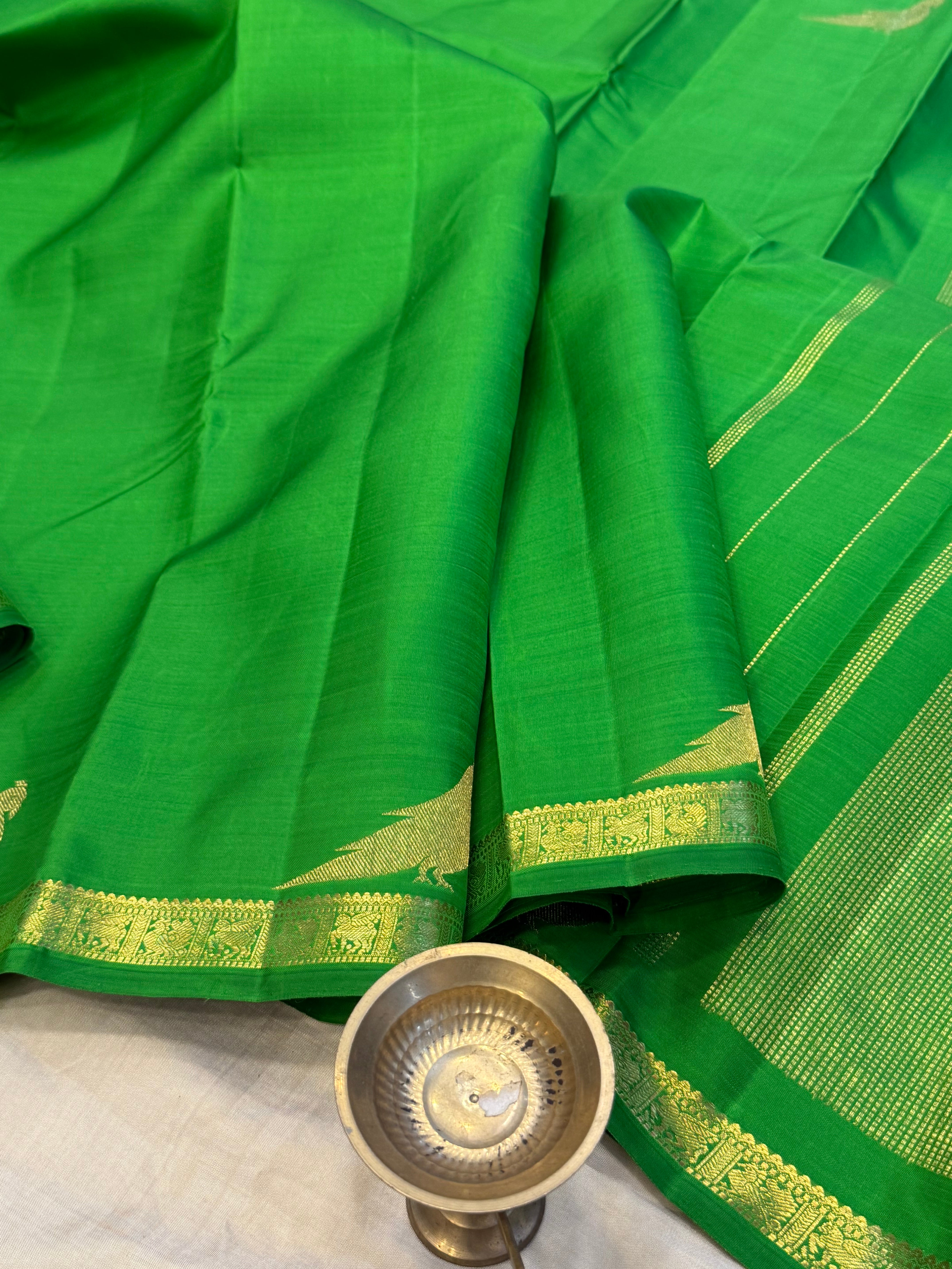 Alli green killi border butta / Kanjipuram silk