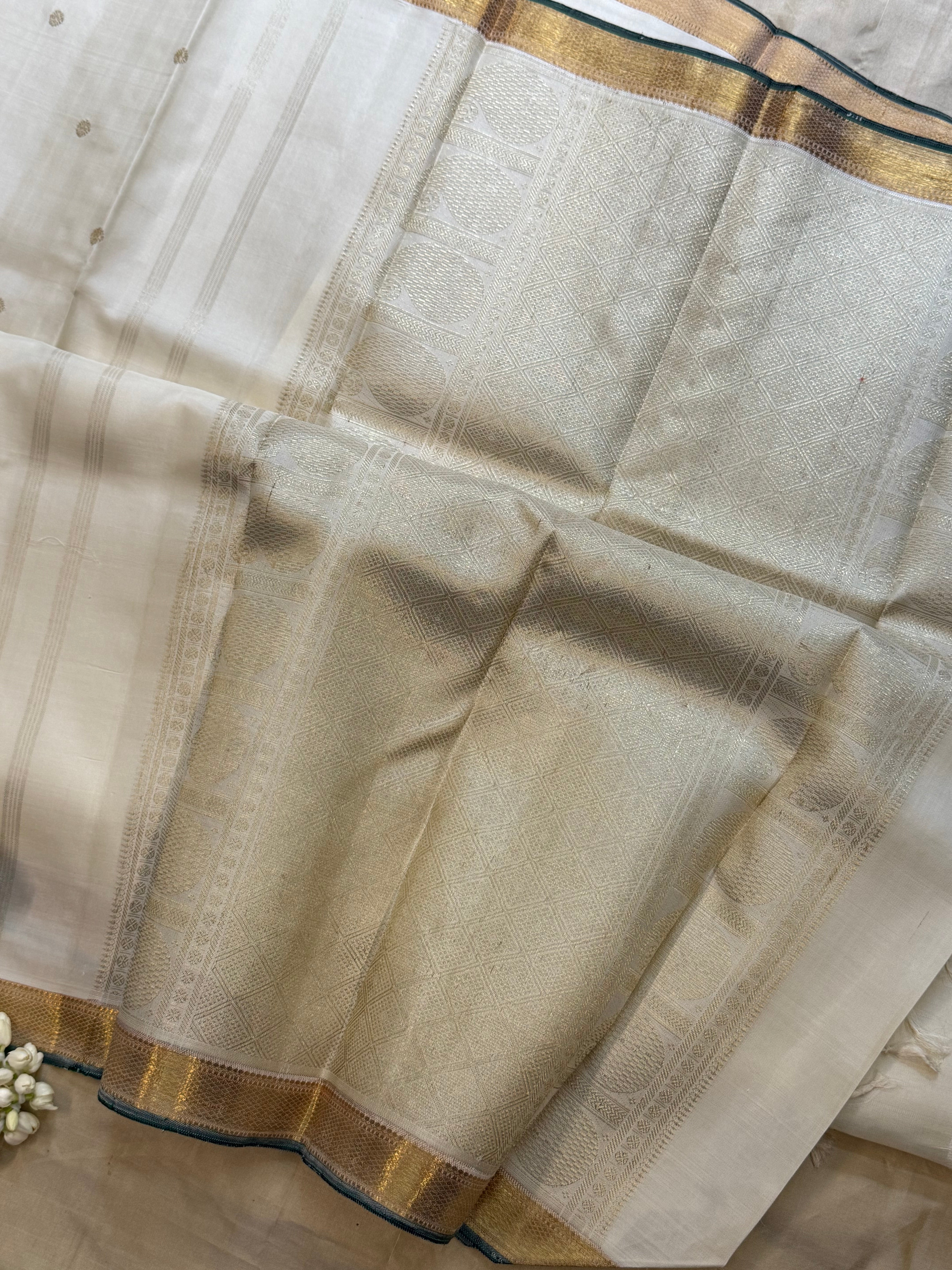 Onam Edit - Offwhite small border araimadam border / Kanjipuram silk CLSA3536