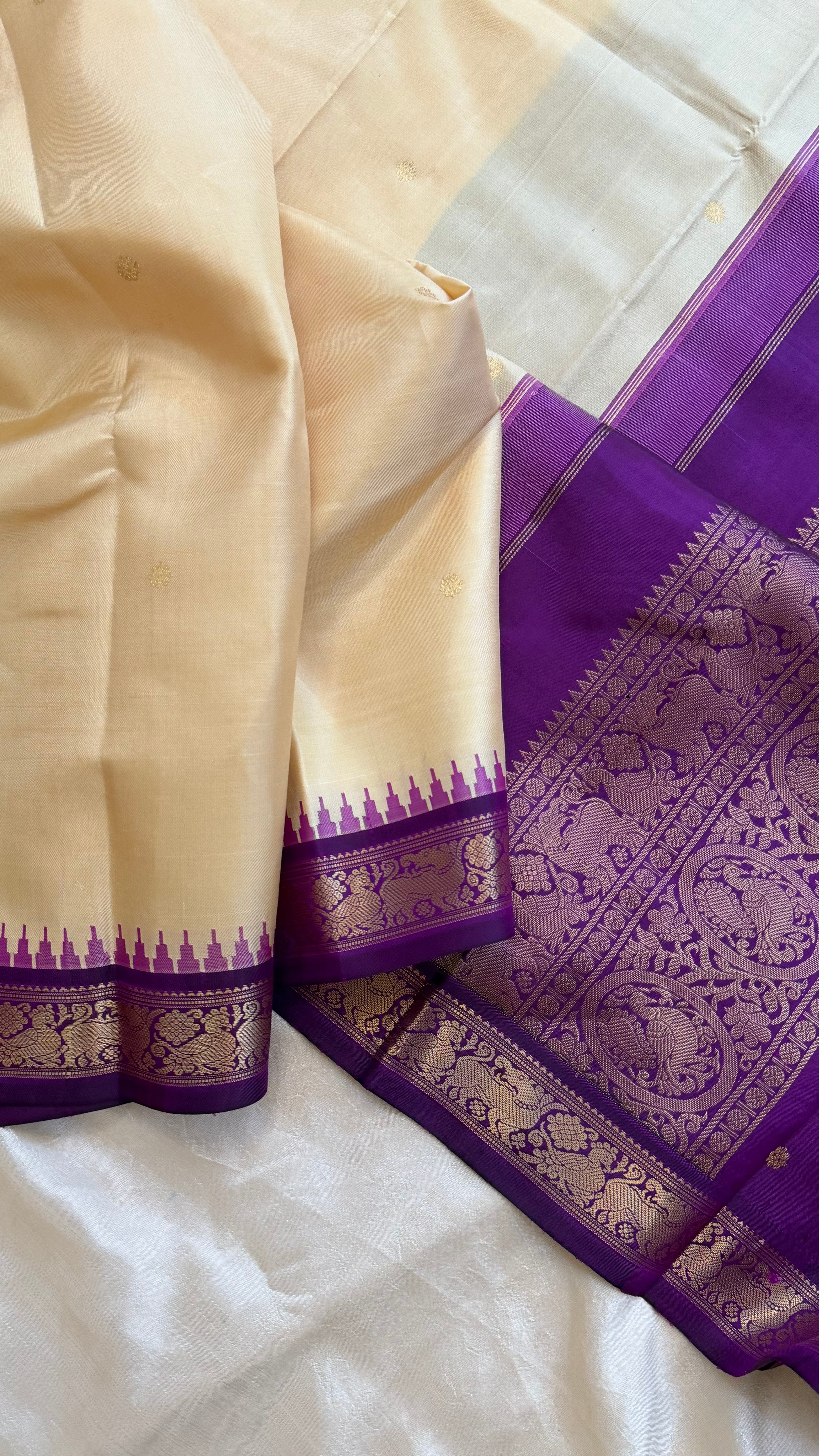 Small weaving defect off white Korvai / special edition