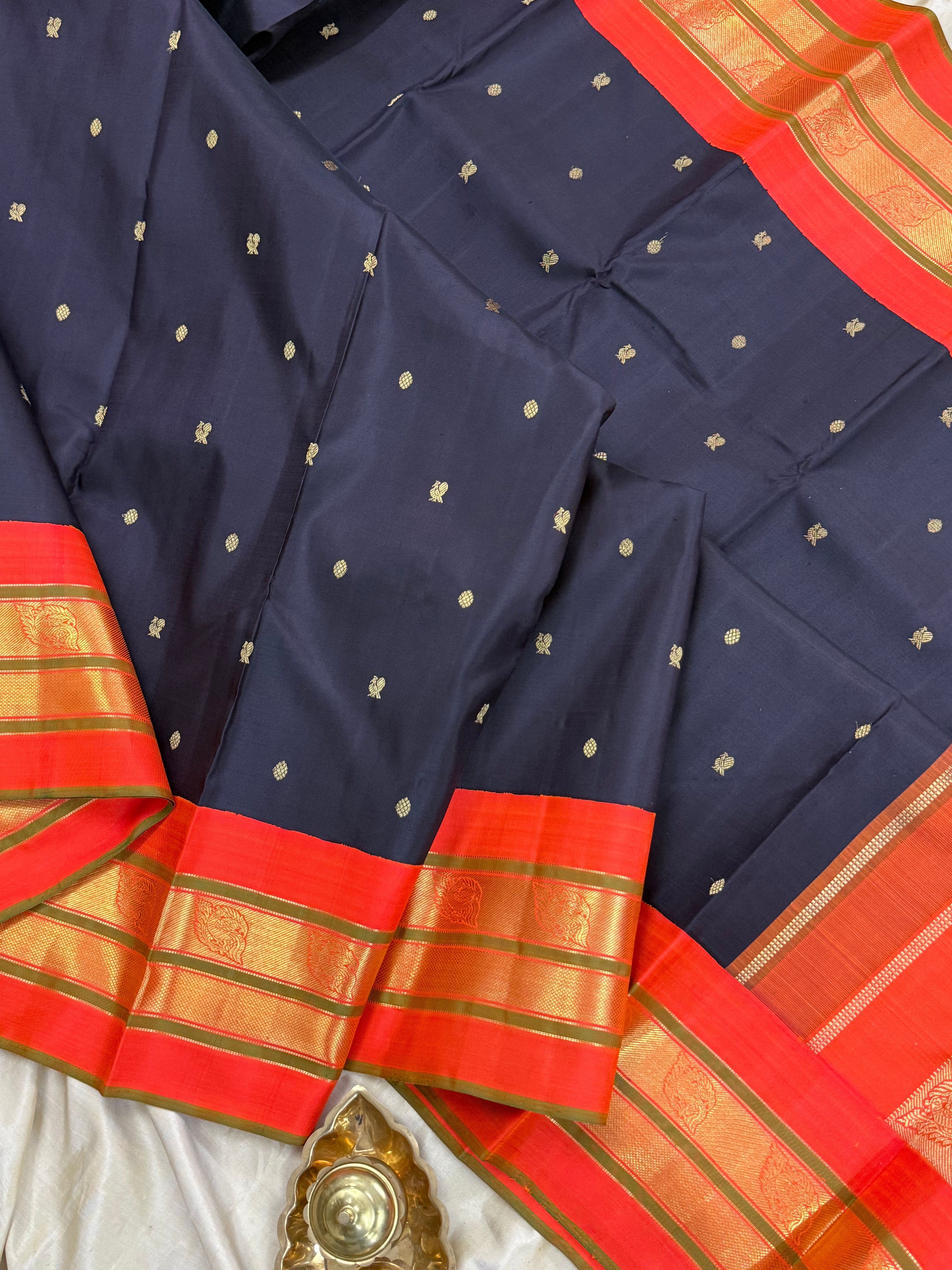 Black and orangish red unique border / Kanjipuram silk CL7753