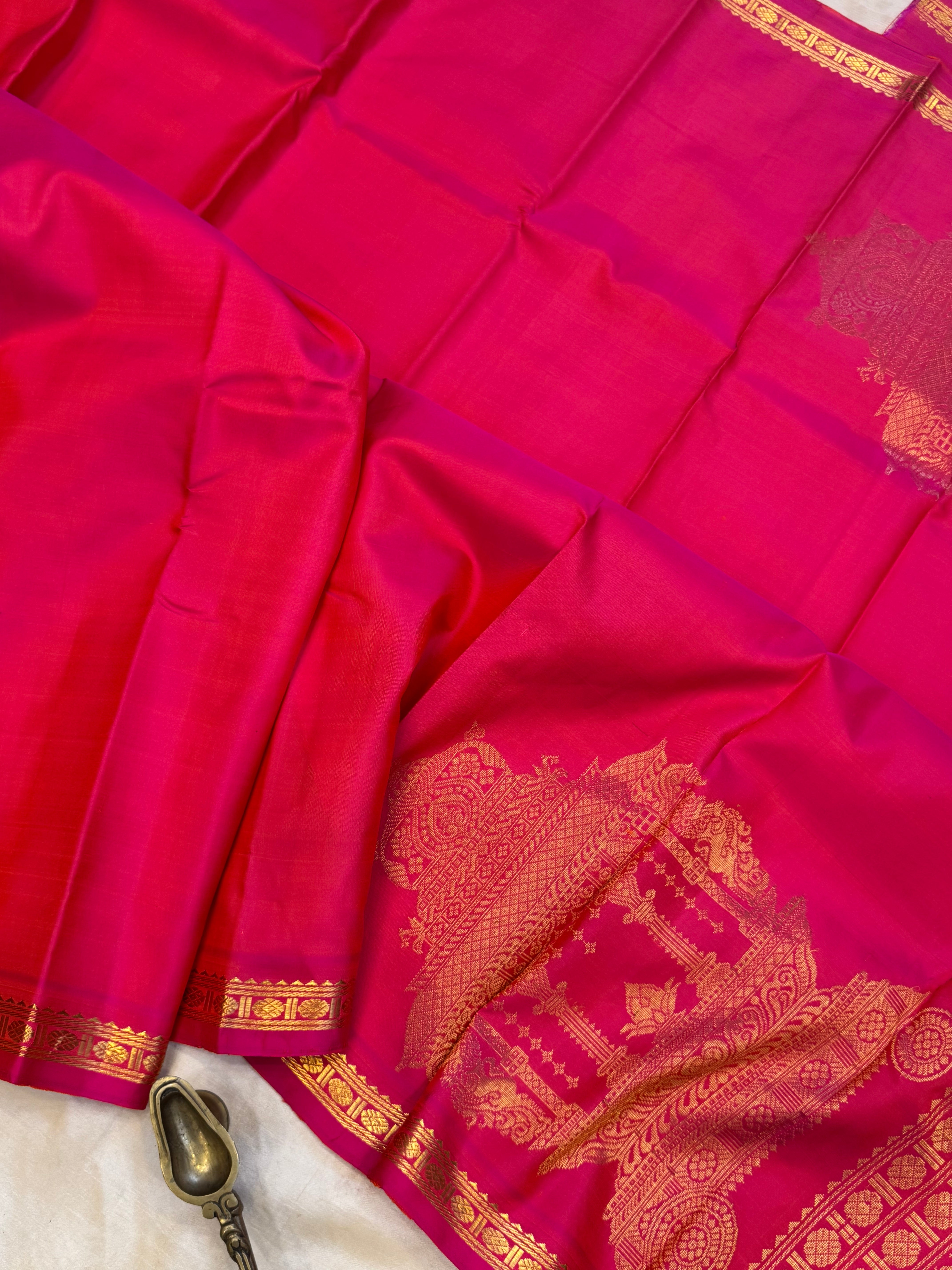 Pink small rudraksha border-Unique pallu / Arani silk