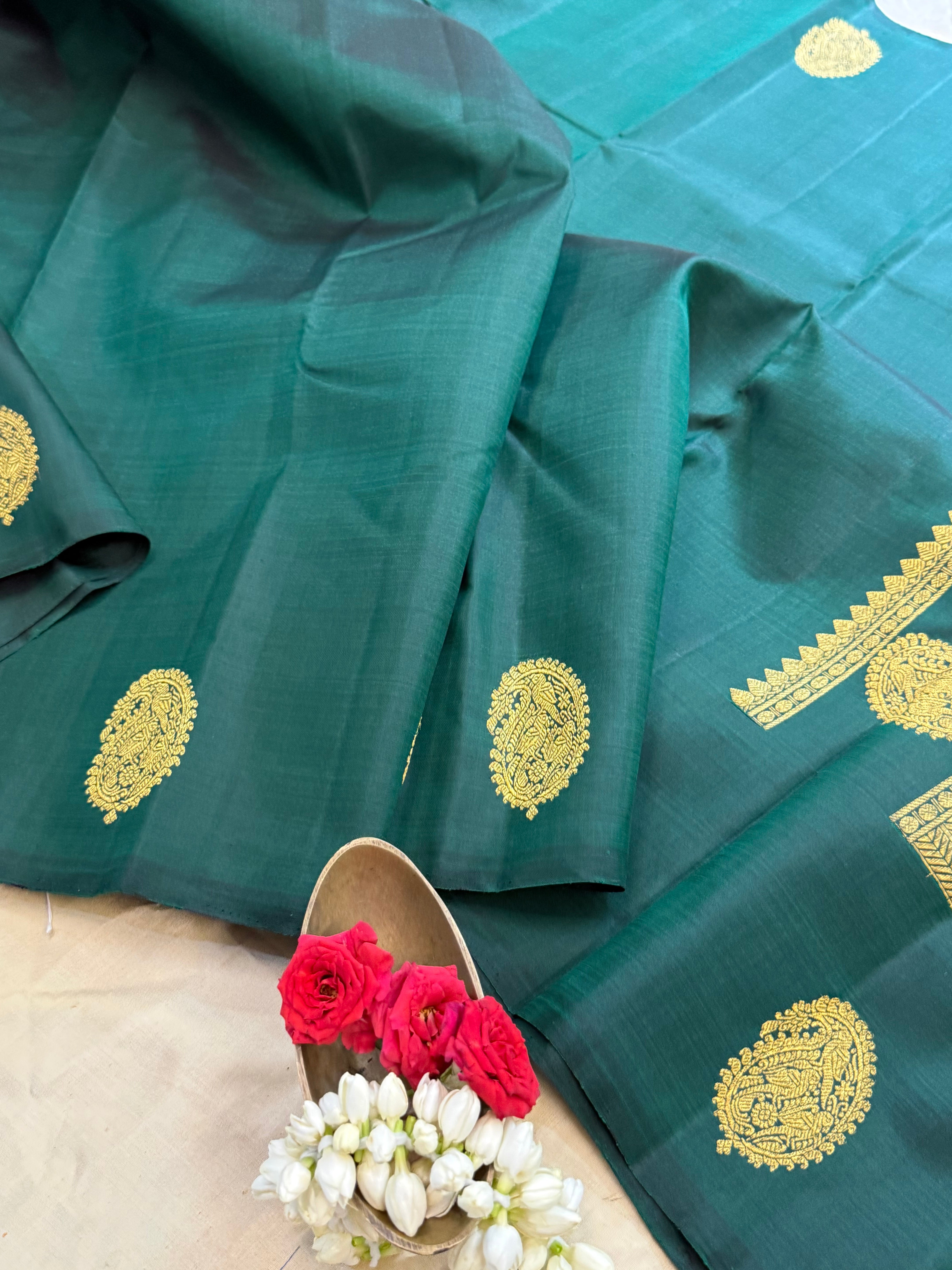 Dark green manga border butta / Arani silk