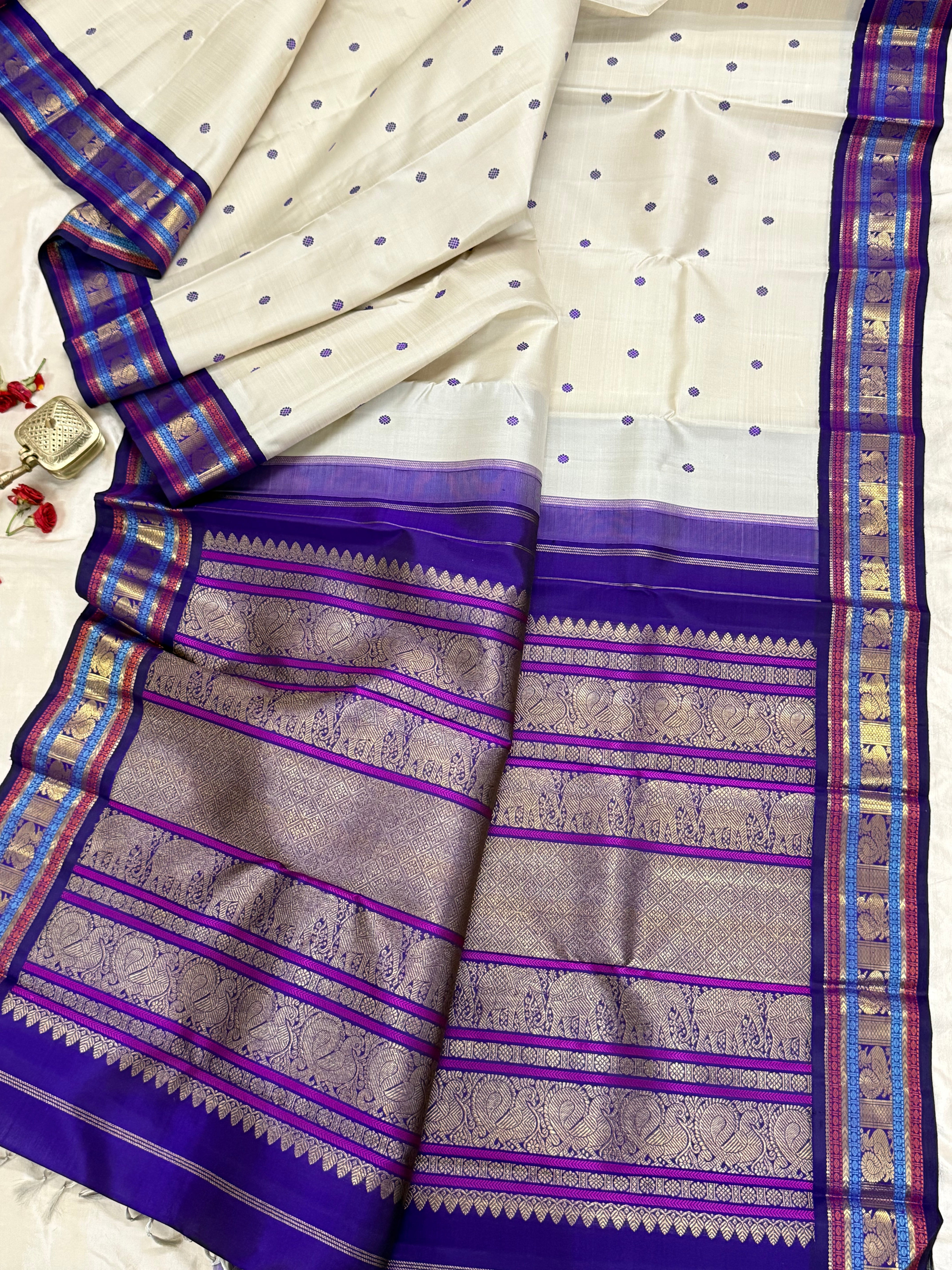 Offwhite and purple thread butta kai korvai/ Kanjipuram silk