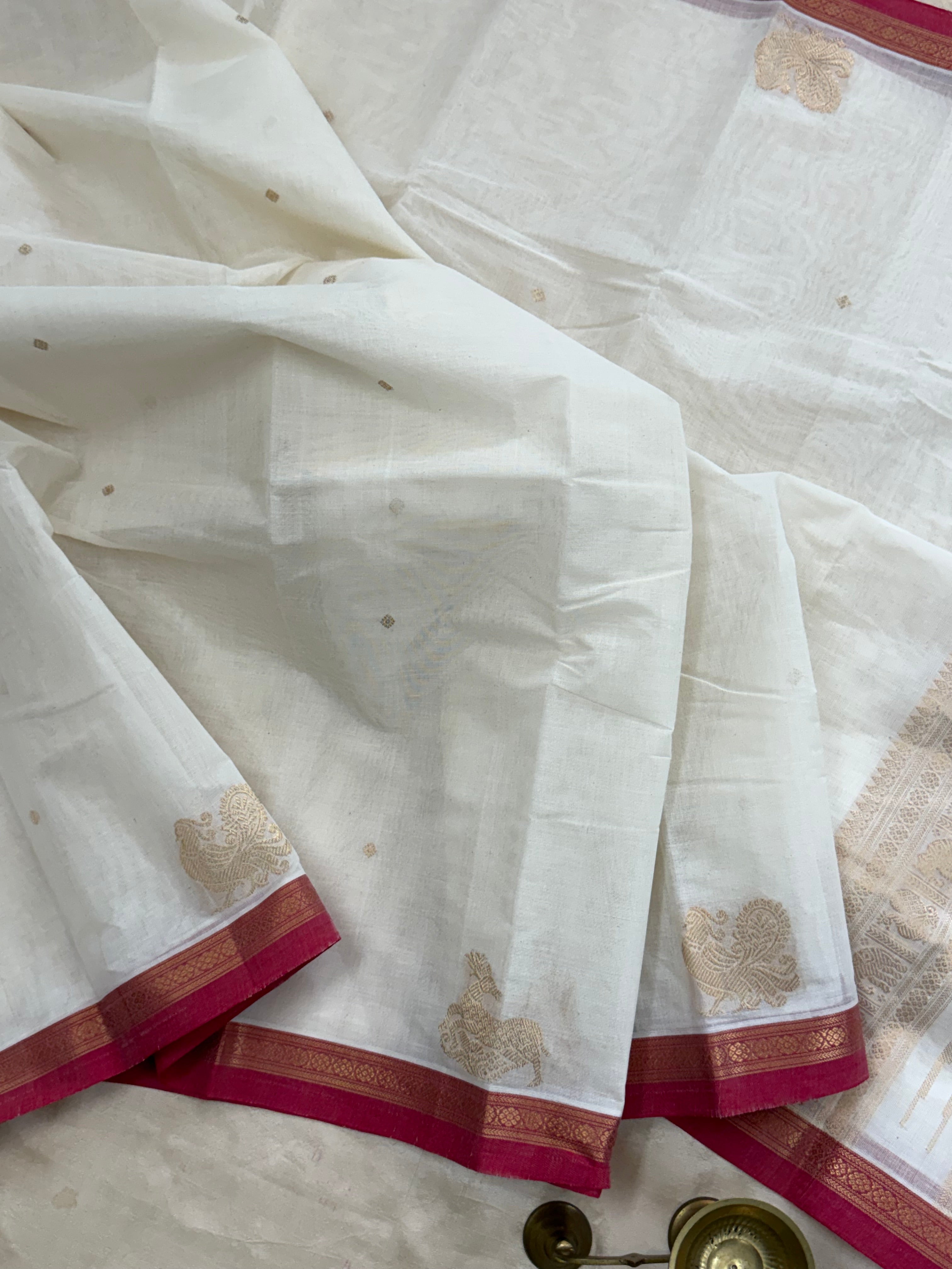Offwhite small border/ Kanchi Cotton