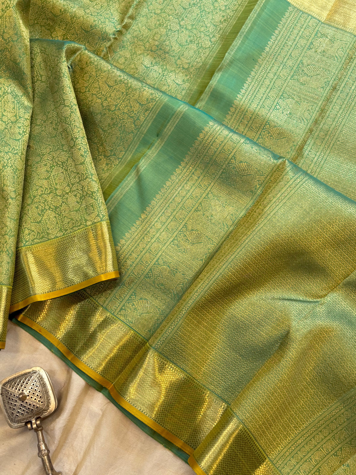- pure Zari Kanjipuram silk
