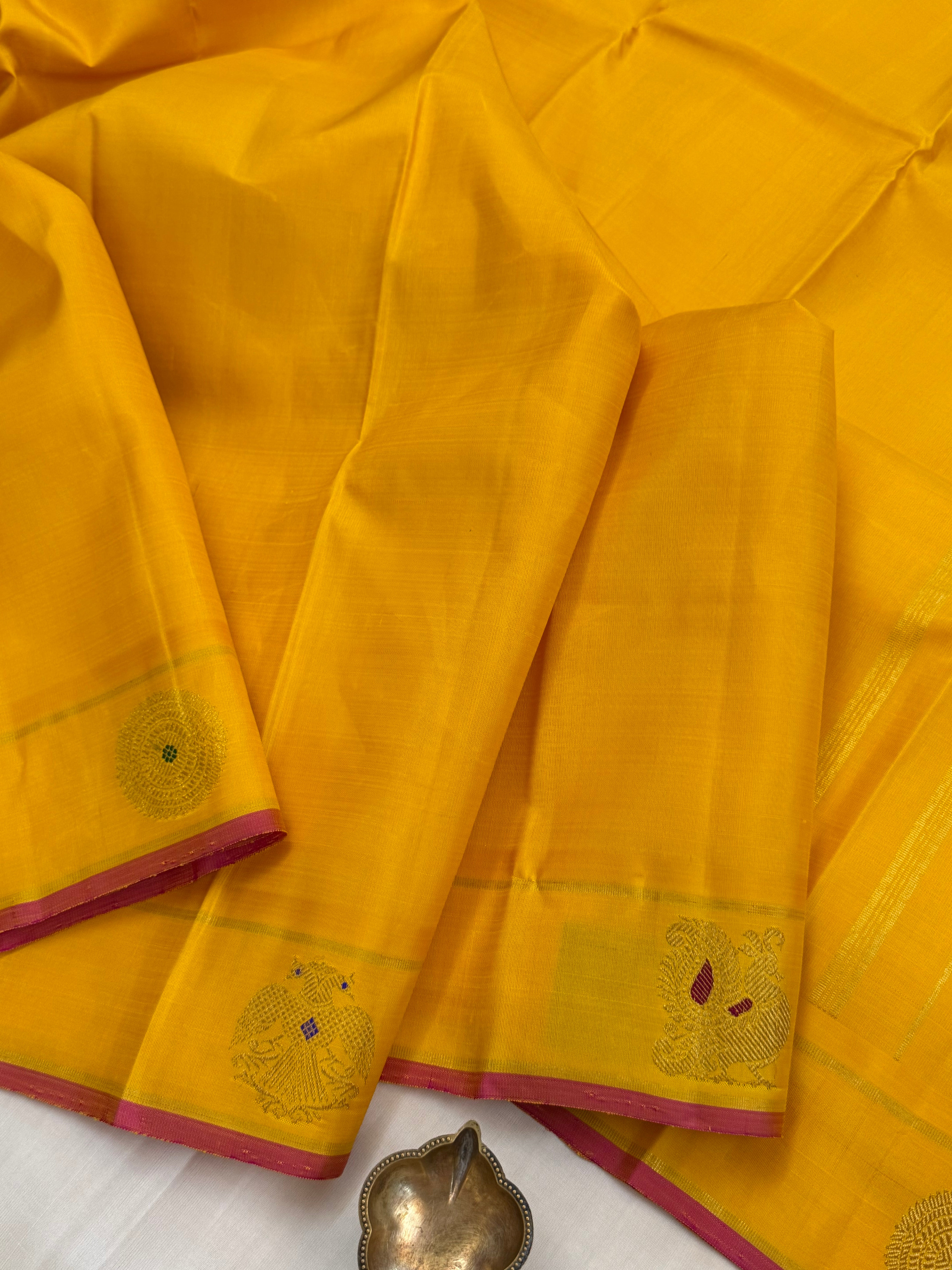 Three Butta border and yellow colour body / Kanjipuram silk saree clsa 10822