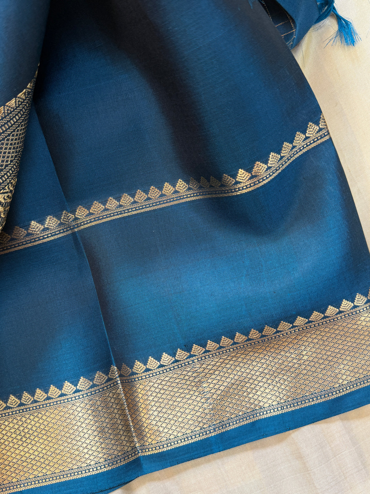 Special edition- mayilkazhuthu colour with Zari kattam silk saree/clsa 12561