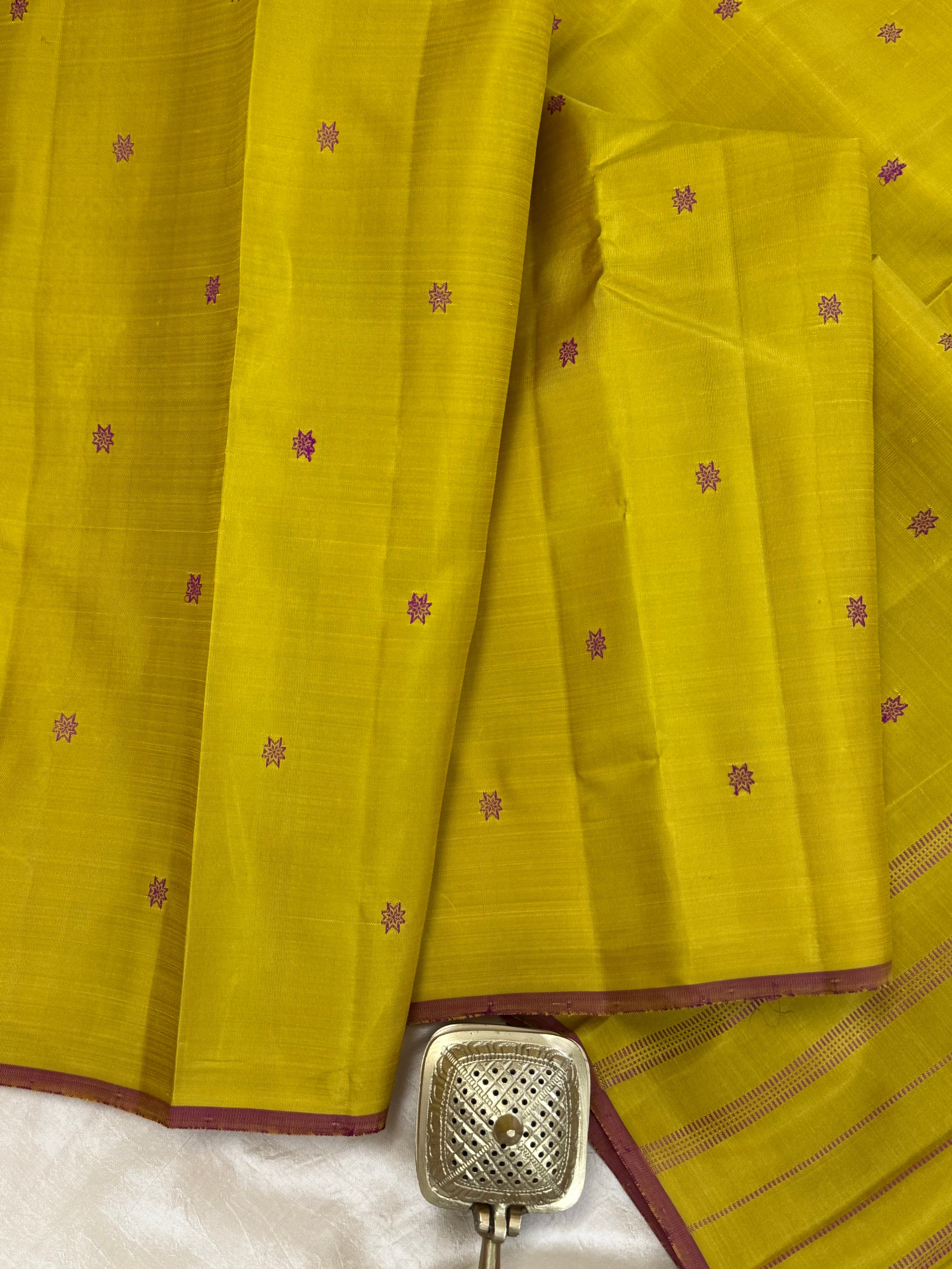 Sampanga thread butta borderless/ Kanjipuram silk