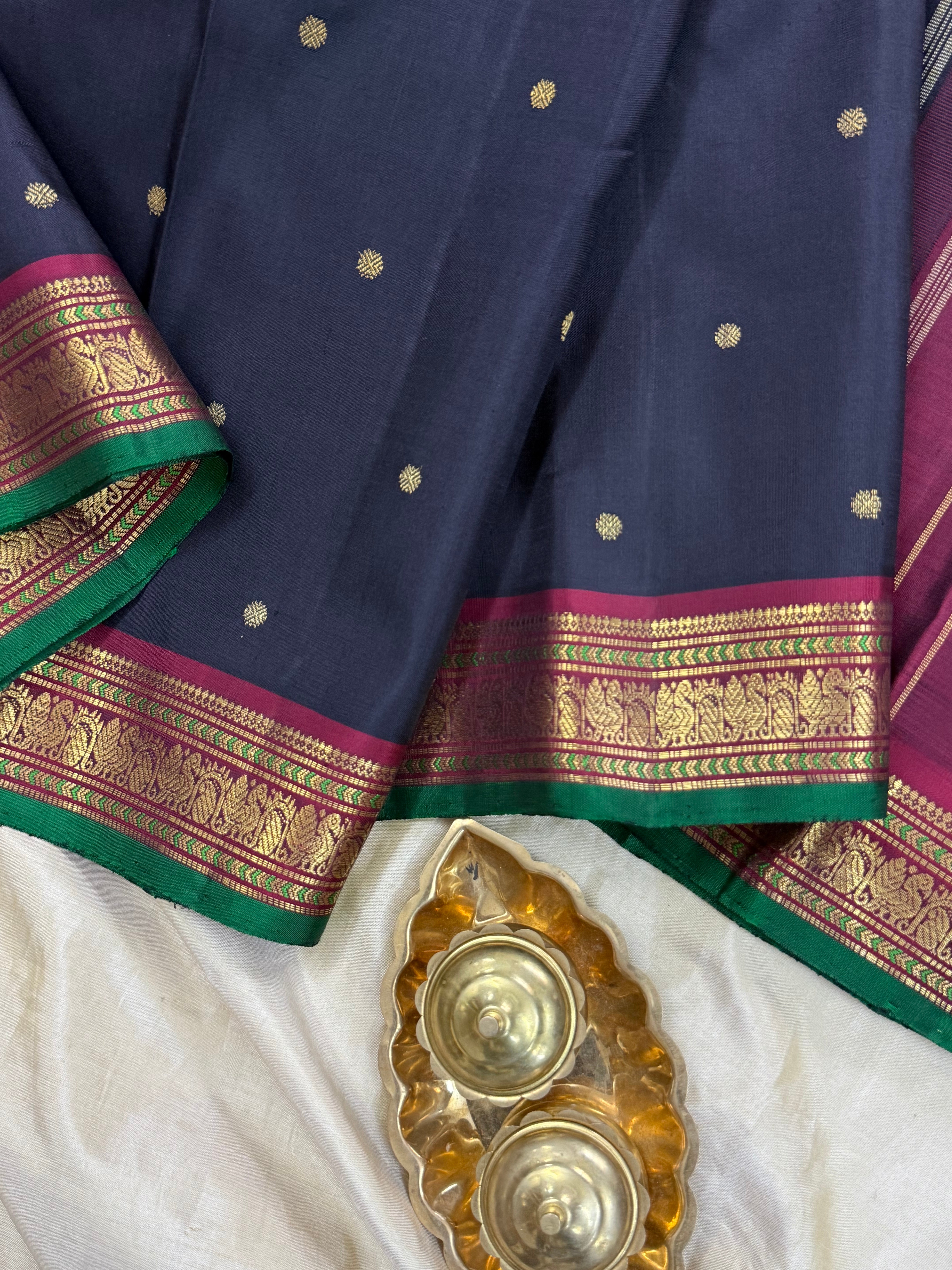 Black meenakari border / Kanjipuram silk CL9277
