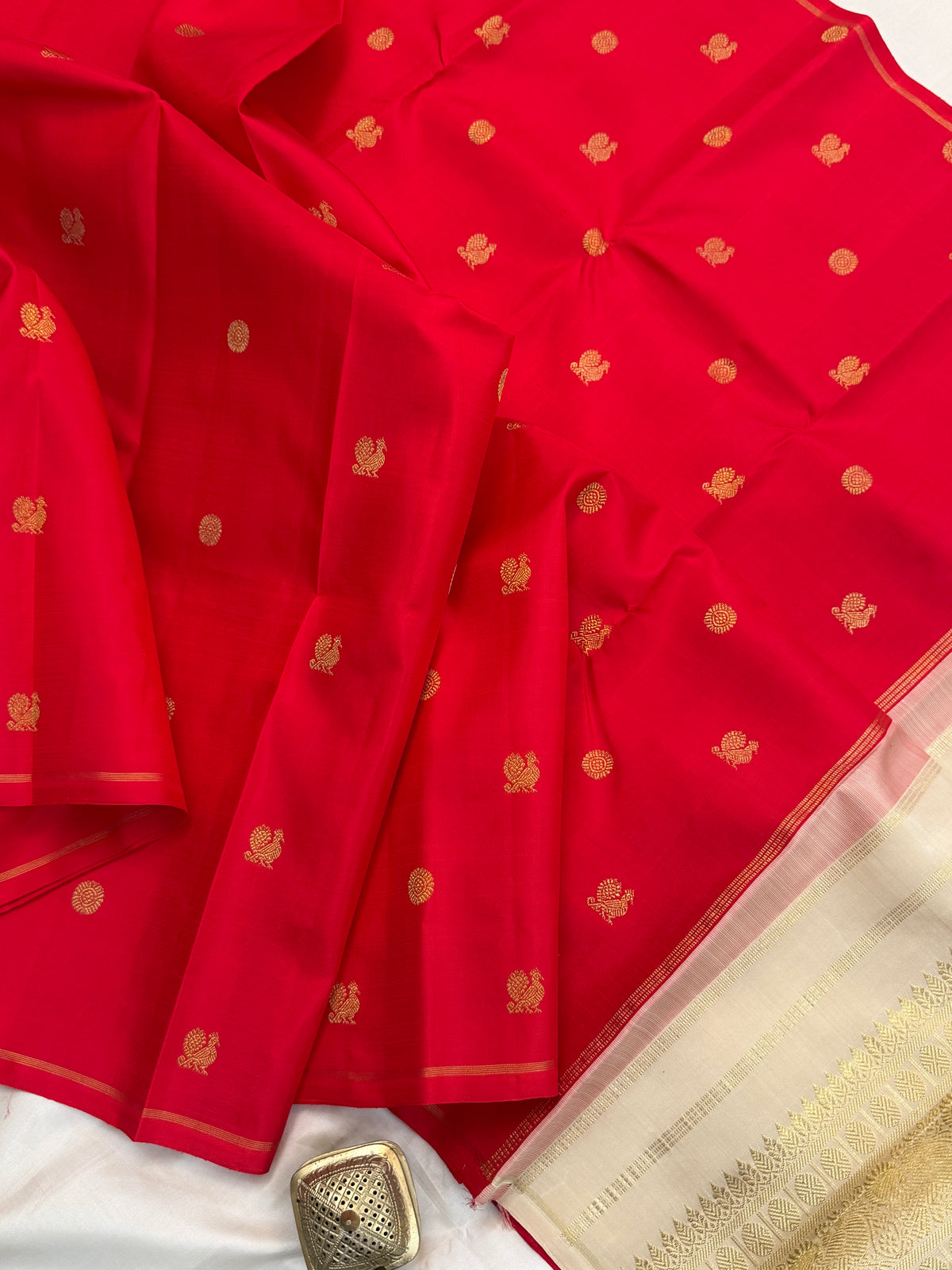 Navarathri - Day 4 Red Colour pure Zari butta border less/Kanjipuram silk sree Clsa 10854