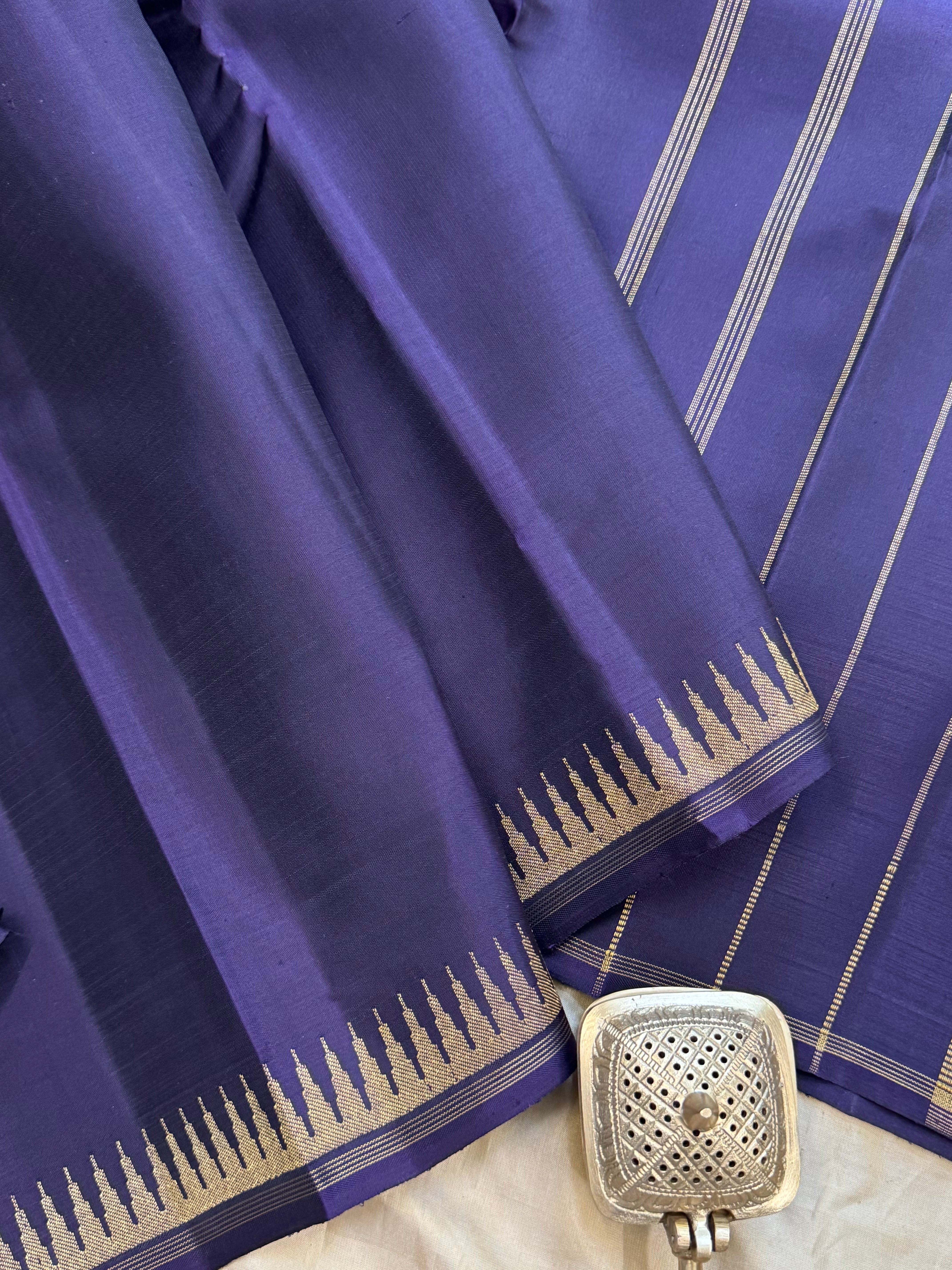 Dark bluish purple small rekku / kanjipuram silk