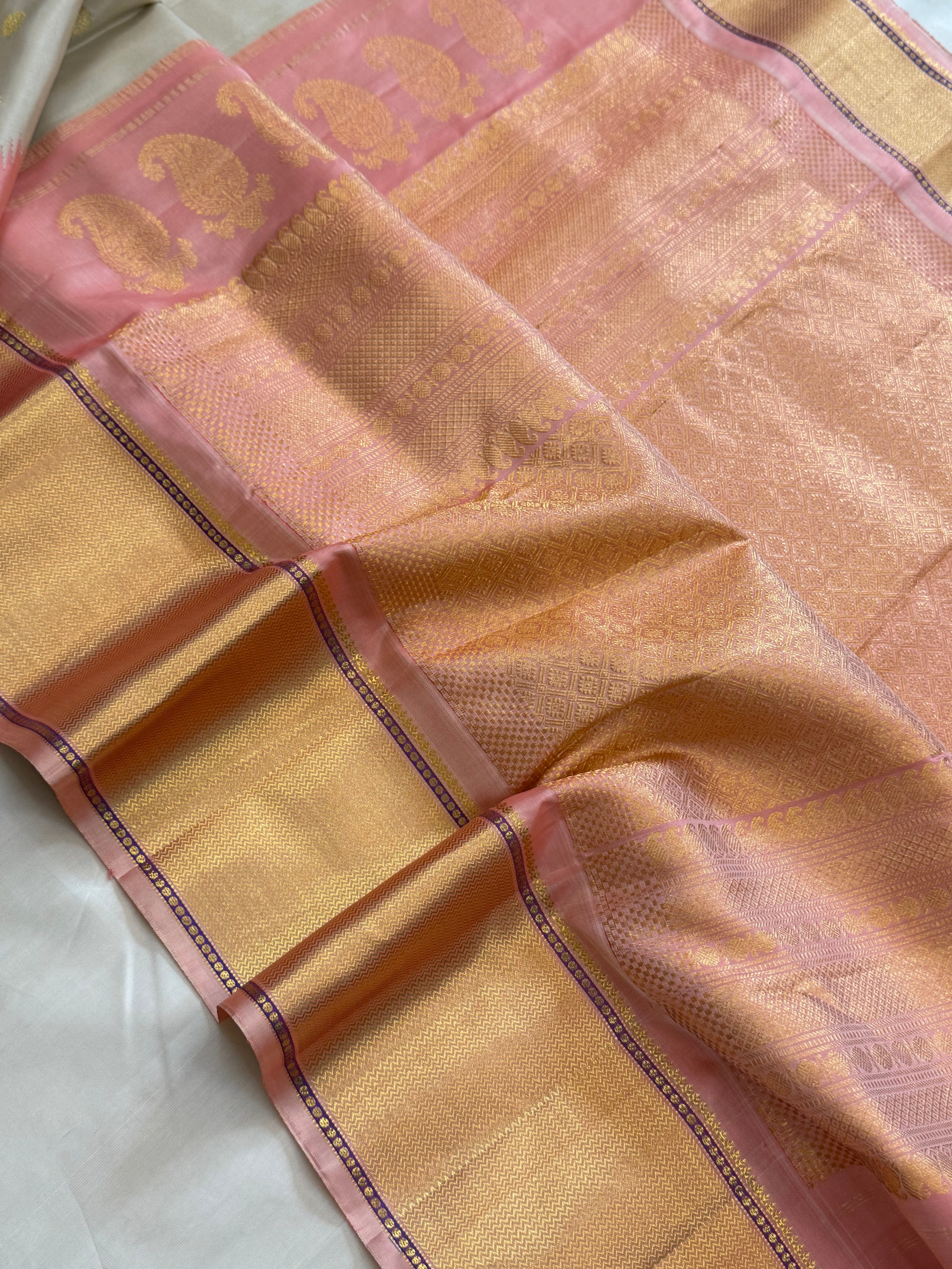 Cream body Butta with baby pink border/ Gadwal silk CLSA11305