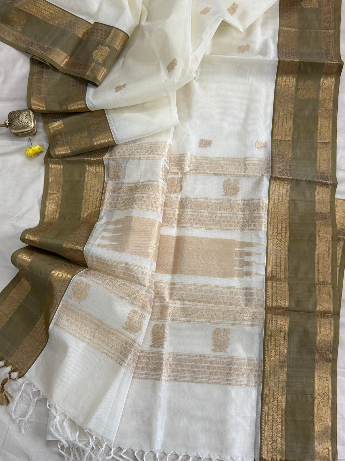 Off white and Rettapet border / silk cottom clsa 11516