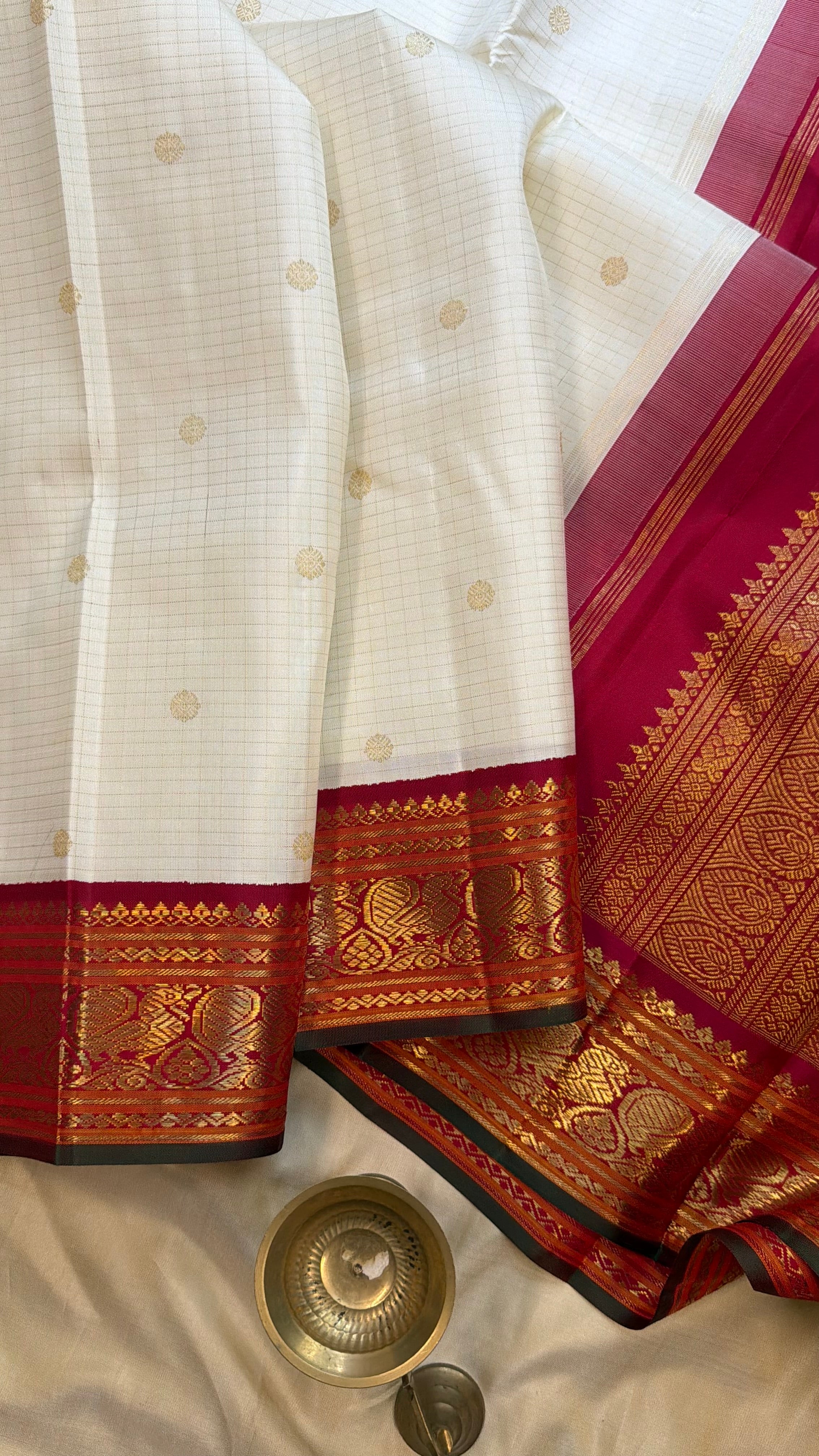 Off white Zari Kattam Korvai / Kanjipuram silk