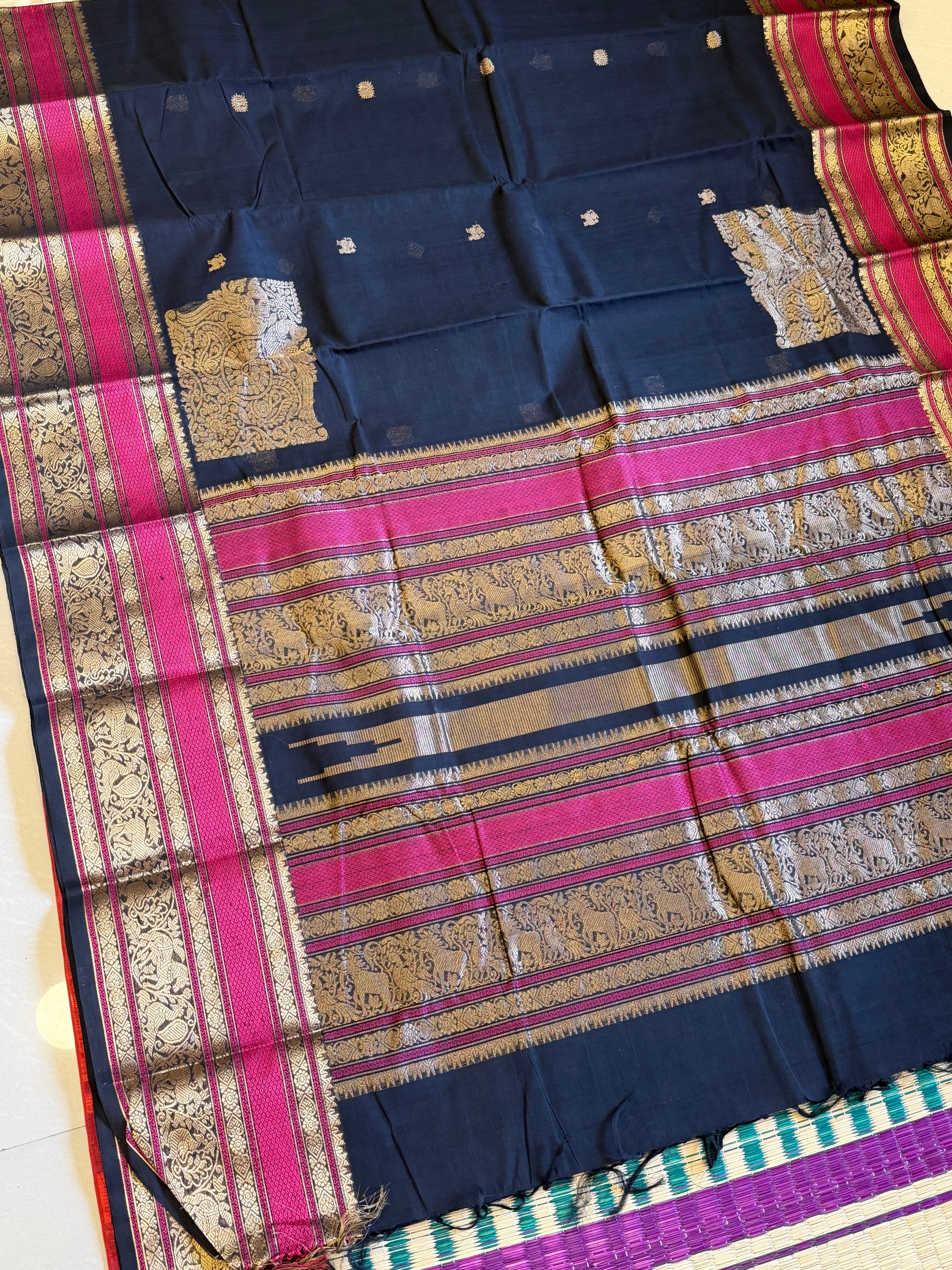 Black corner Zari Butta / Kanchi cotton