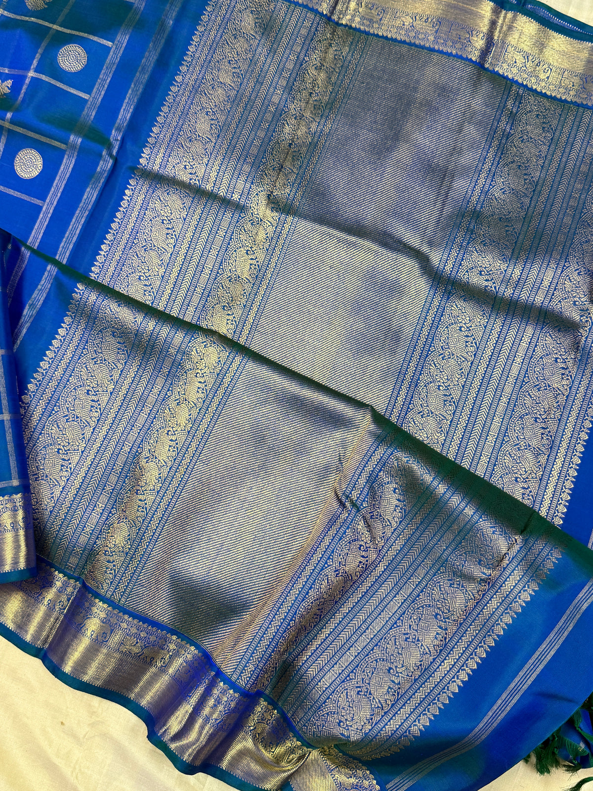 Peacock body with pure Zari irutalaipakshi and chakram Kattam butta /kanjipuram silk saree clsa 10587