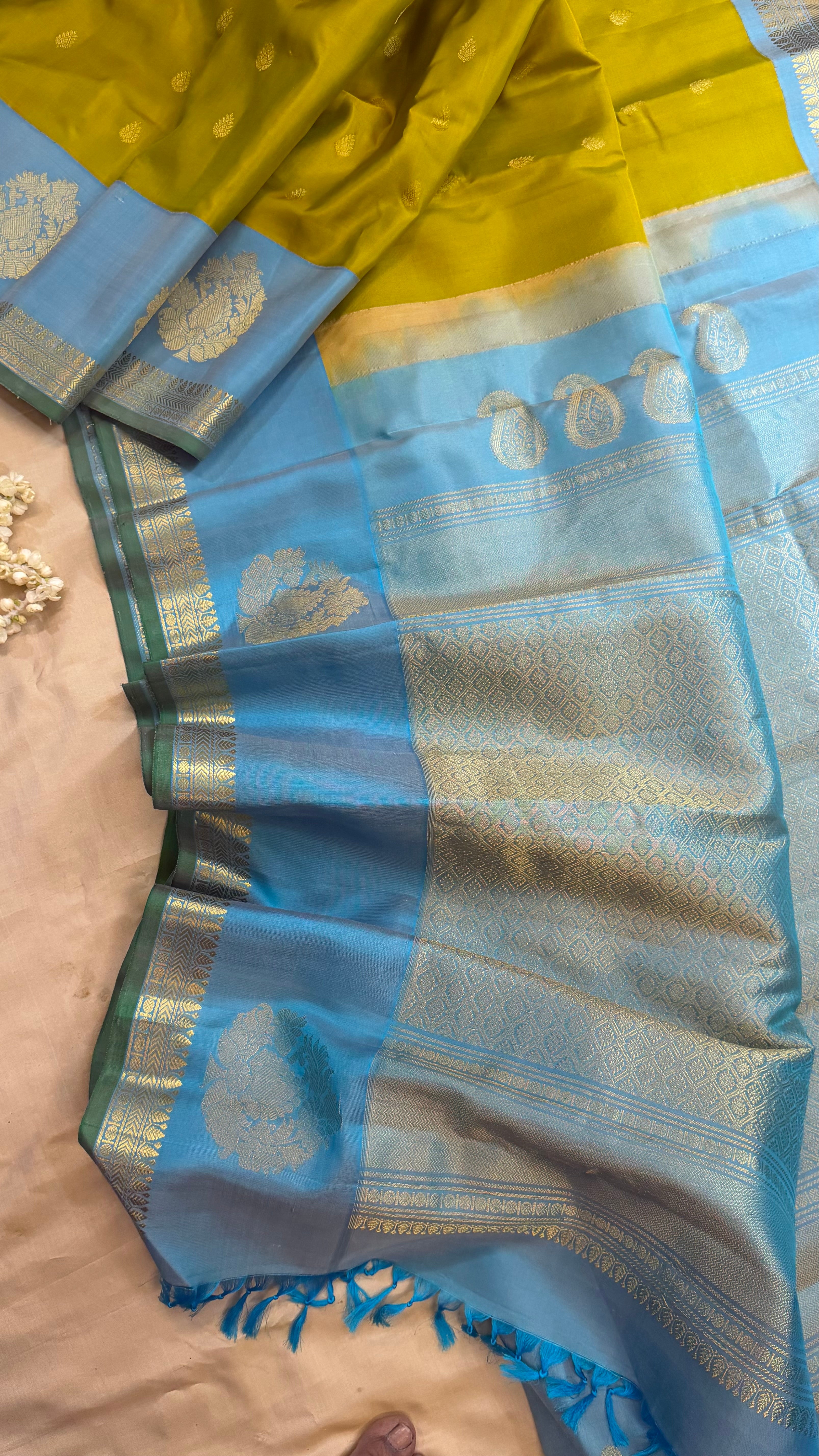 Sampanga green beetu Butta / Gadwal silk