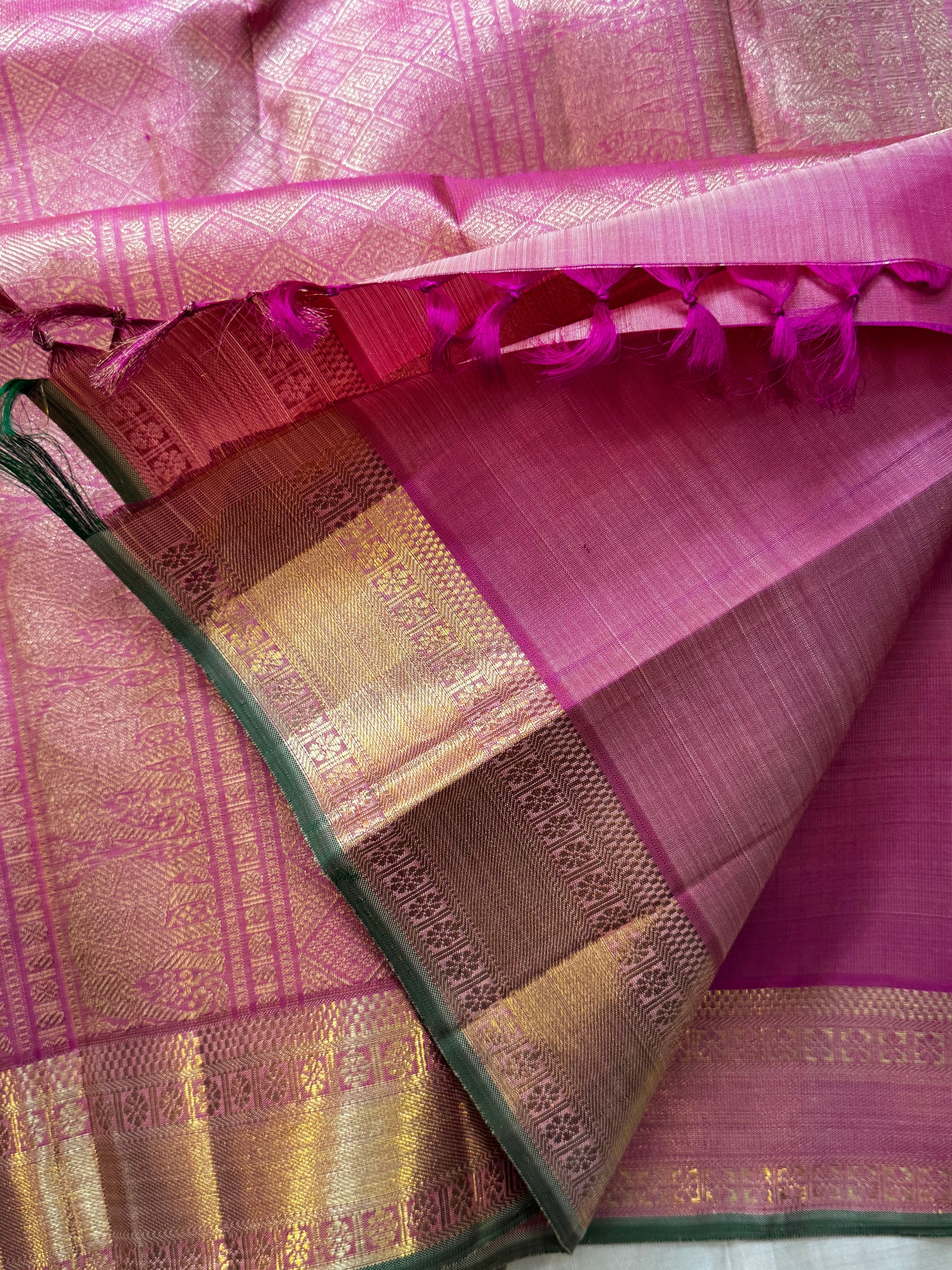 Swapnam : Onion pink kaasu Butta / kanjipuram silk
