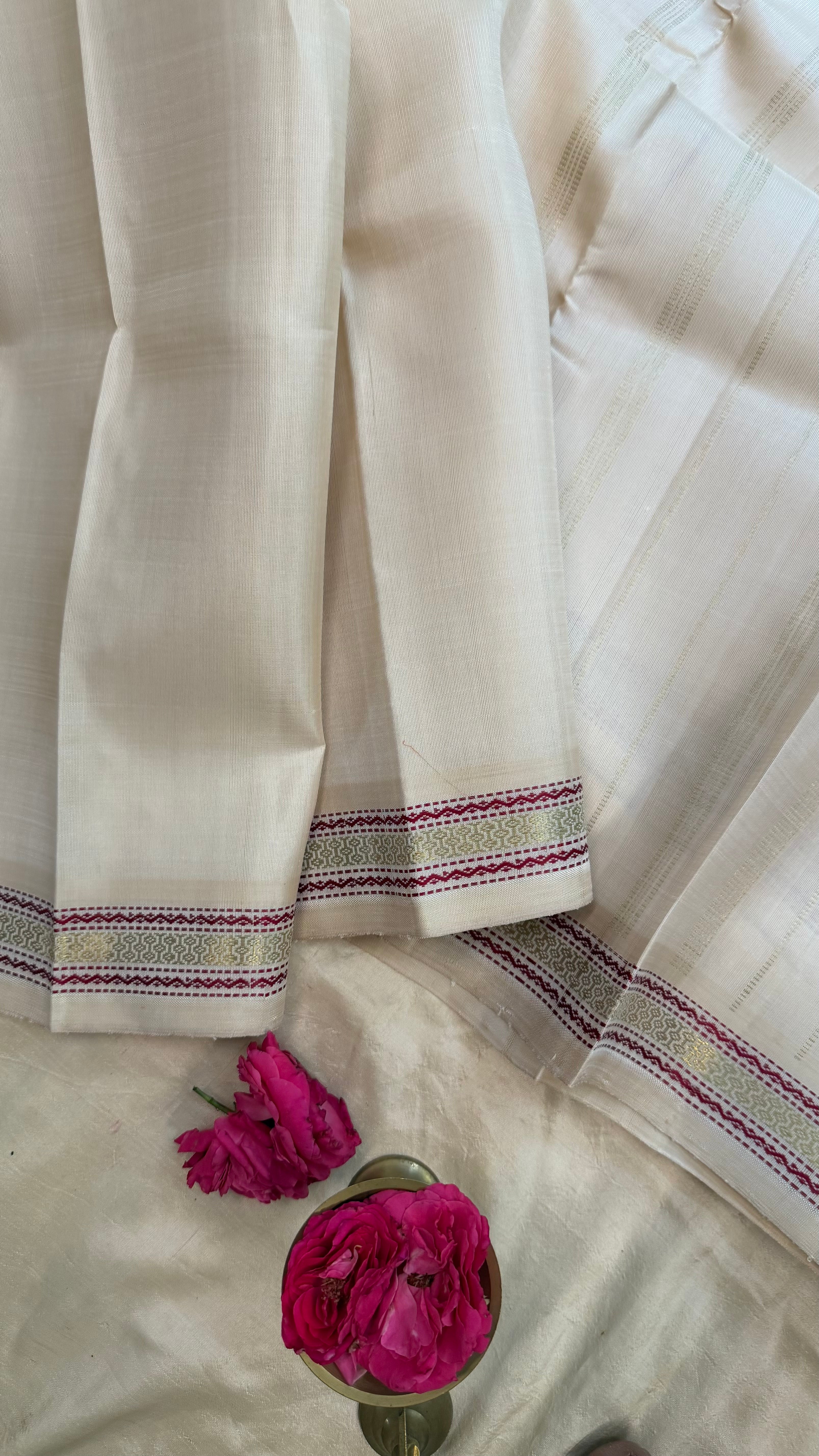 Venpattu series veshti border saree / Kanjipuram silk.