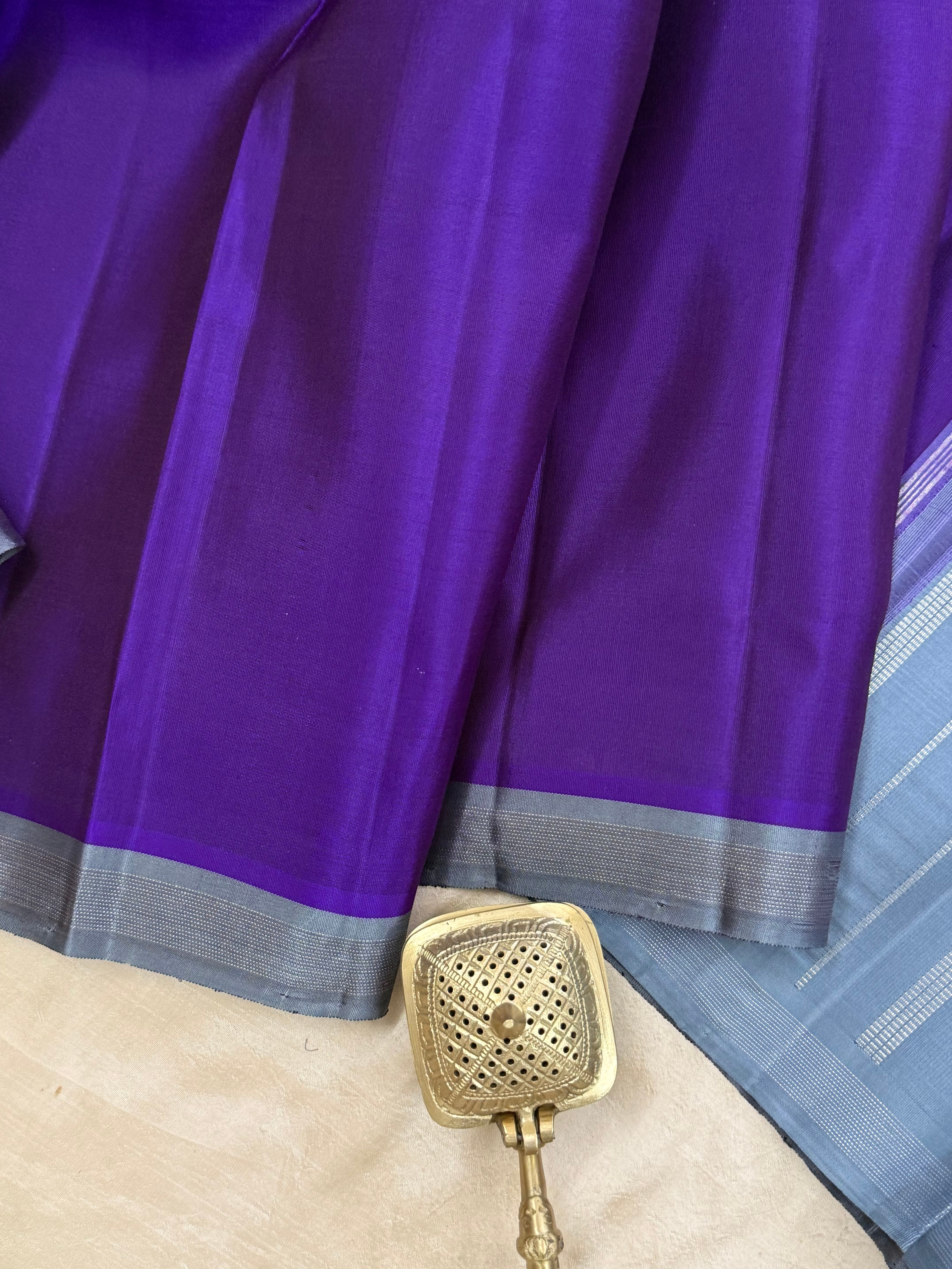 Deep purple borderless/ Kanjipuram silk
