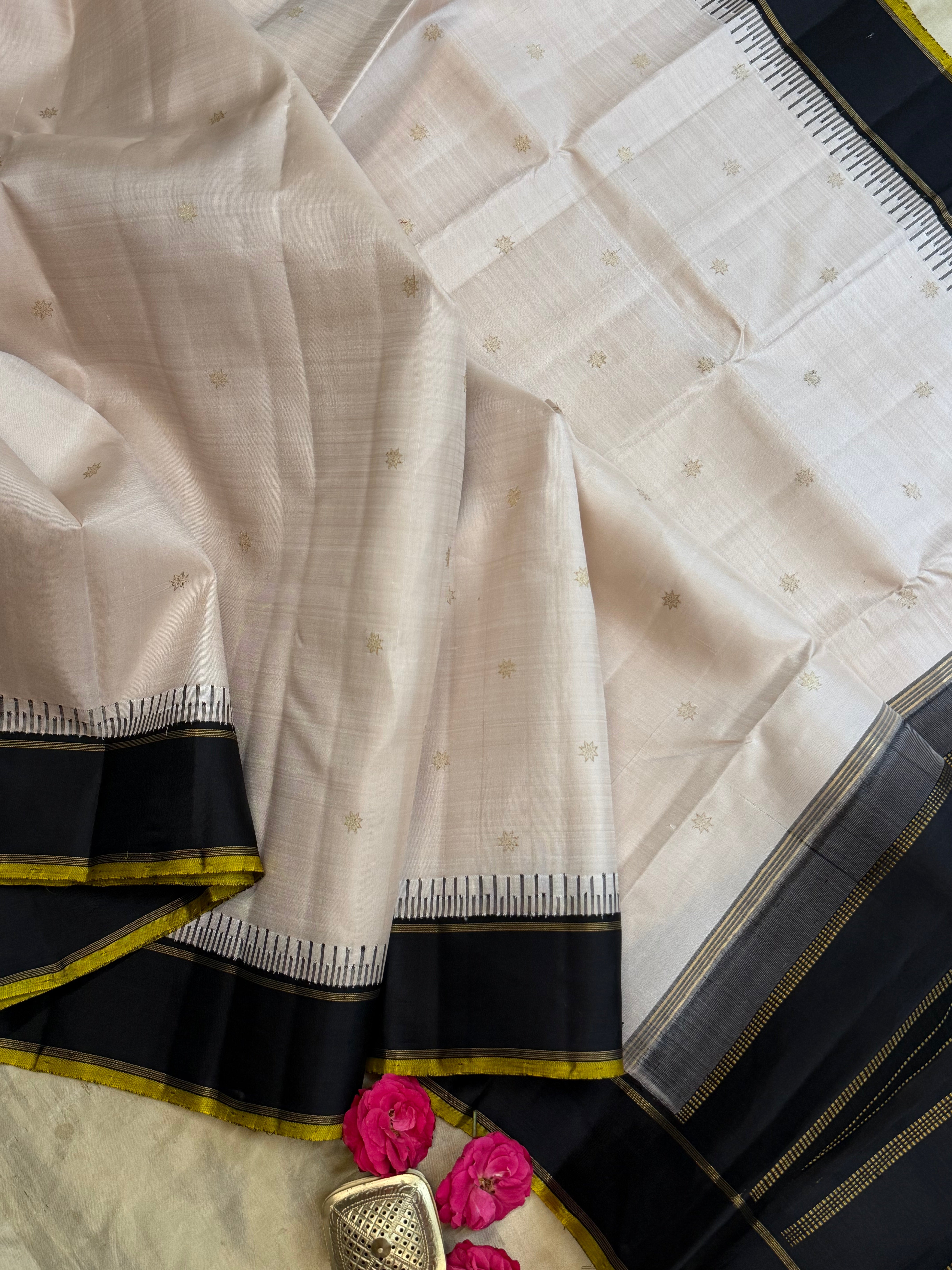 Off white and black kai korvai/ Kanjipuram silk CLSA9767