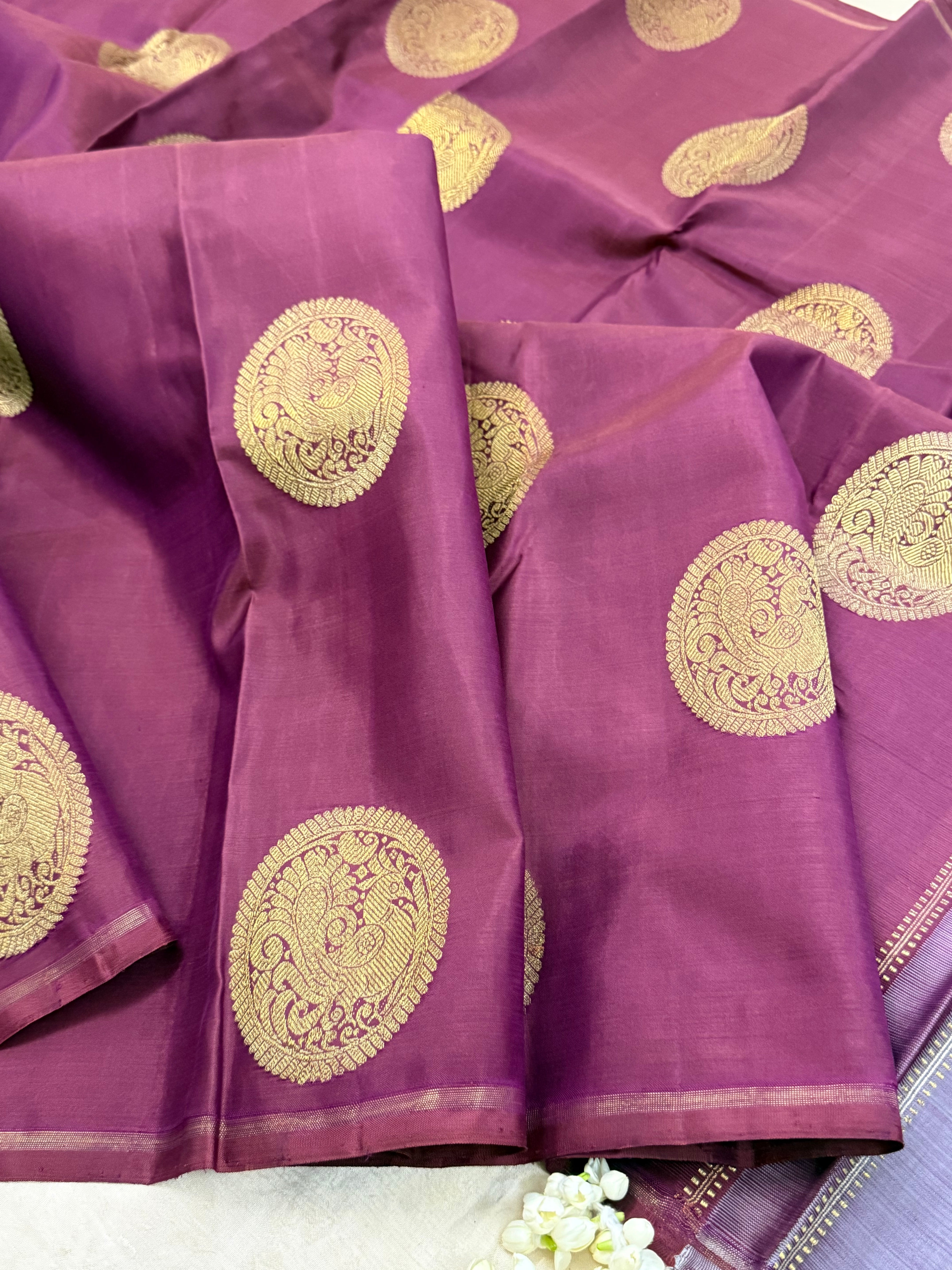 Deep paaku big annam round butta / Kanjipuram silk