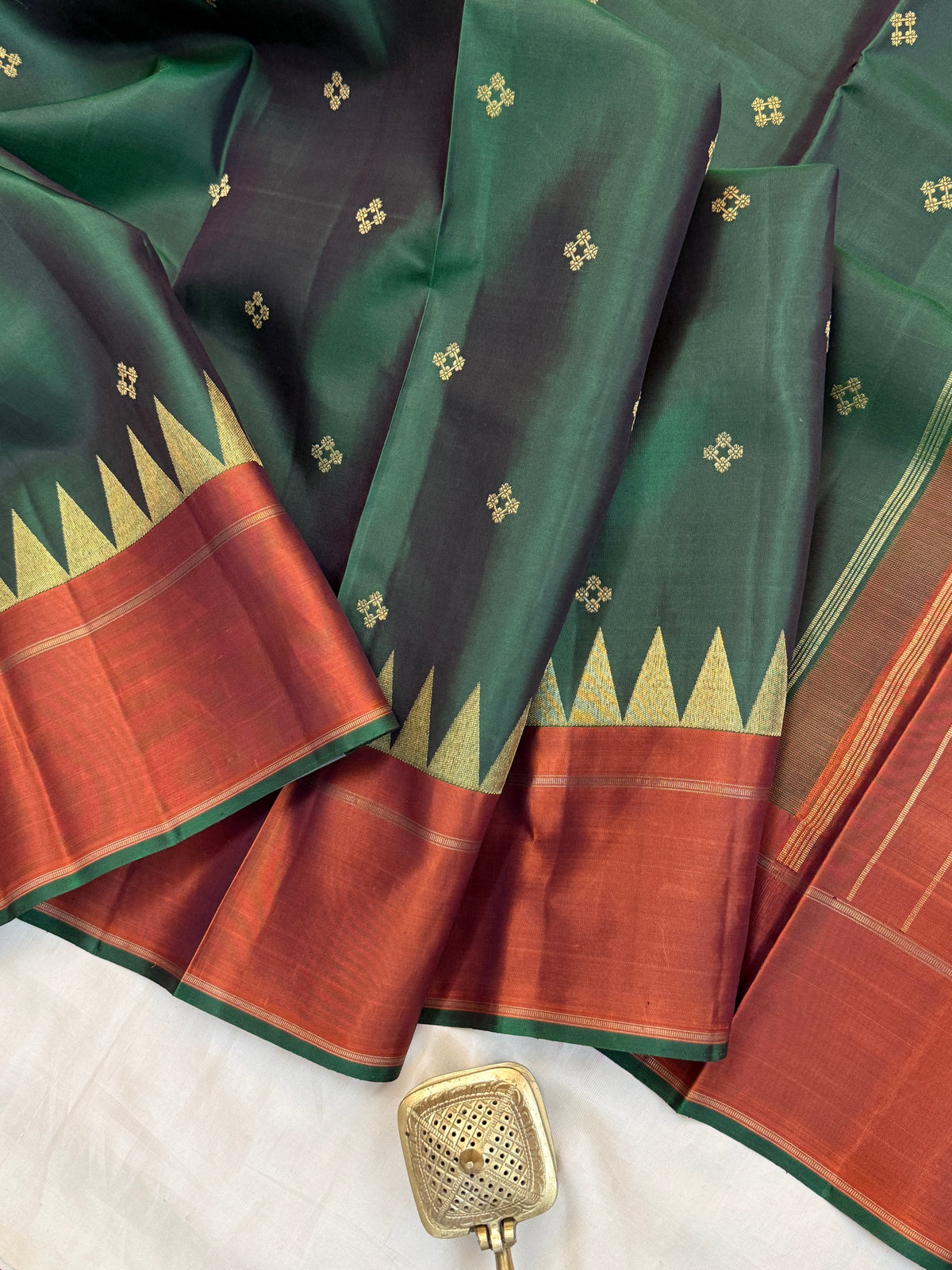 Green temple and pure Zari Butta/ kanjipuram silk saree clsa 8097