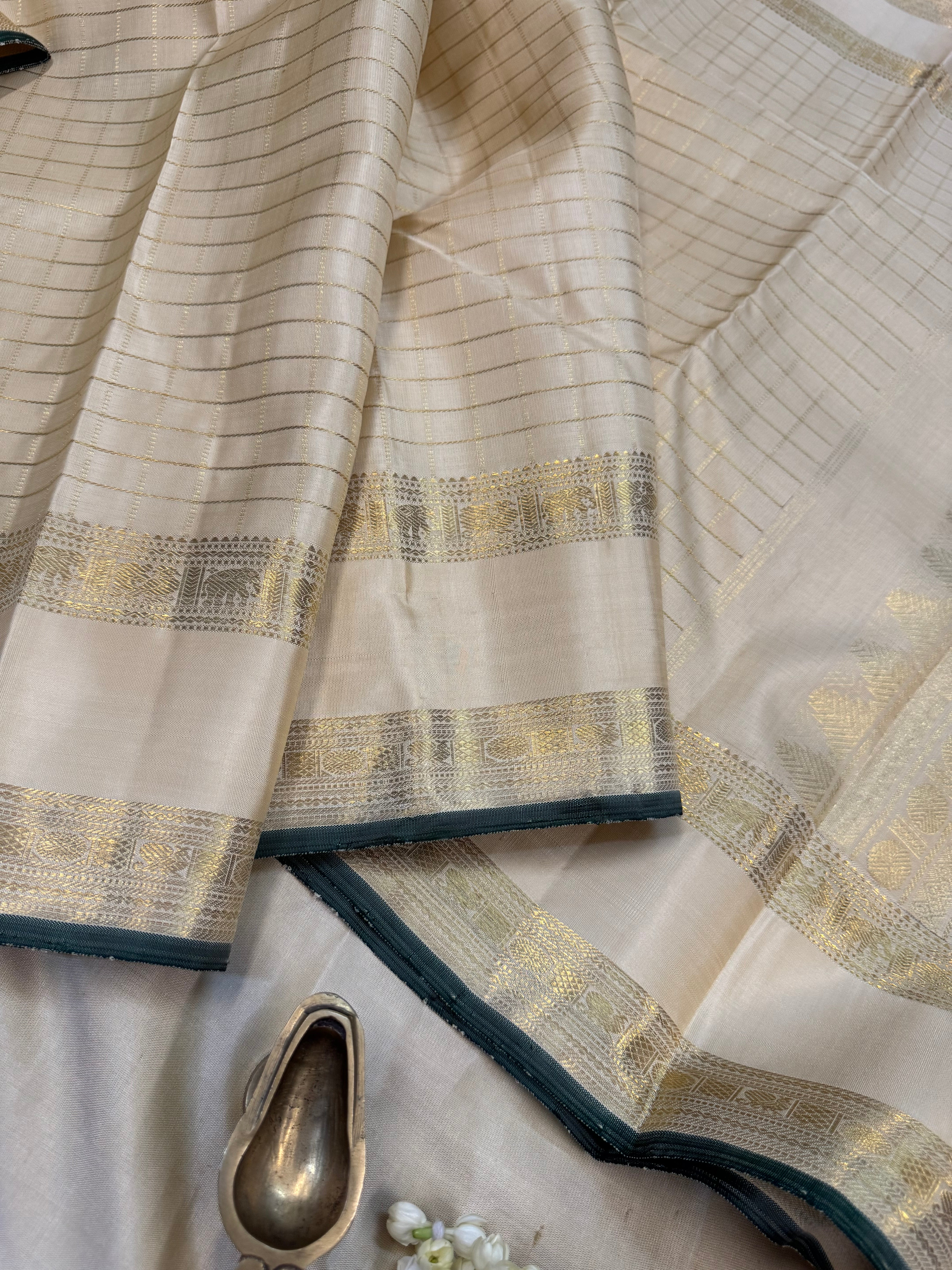 Tussar color zari kattam. / kanjipuram silk