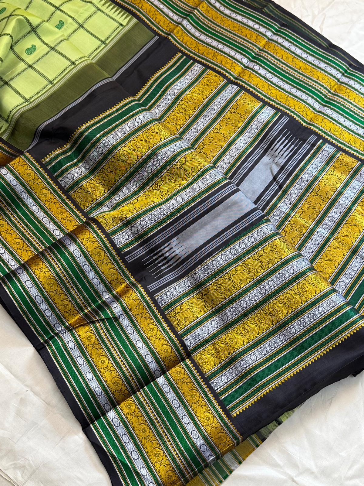 Lite green and black kattam butta / Special edition kanjipuram silk