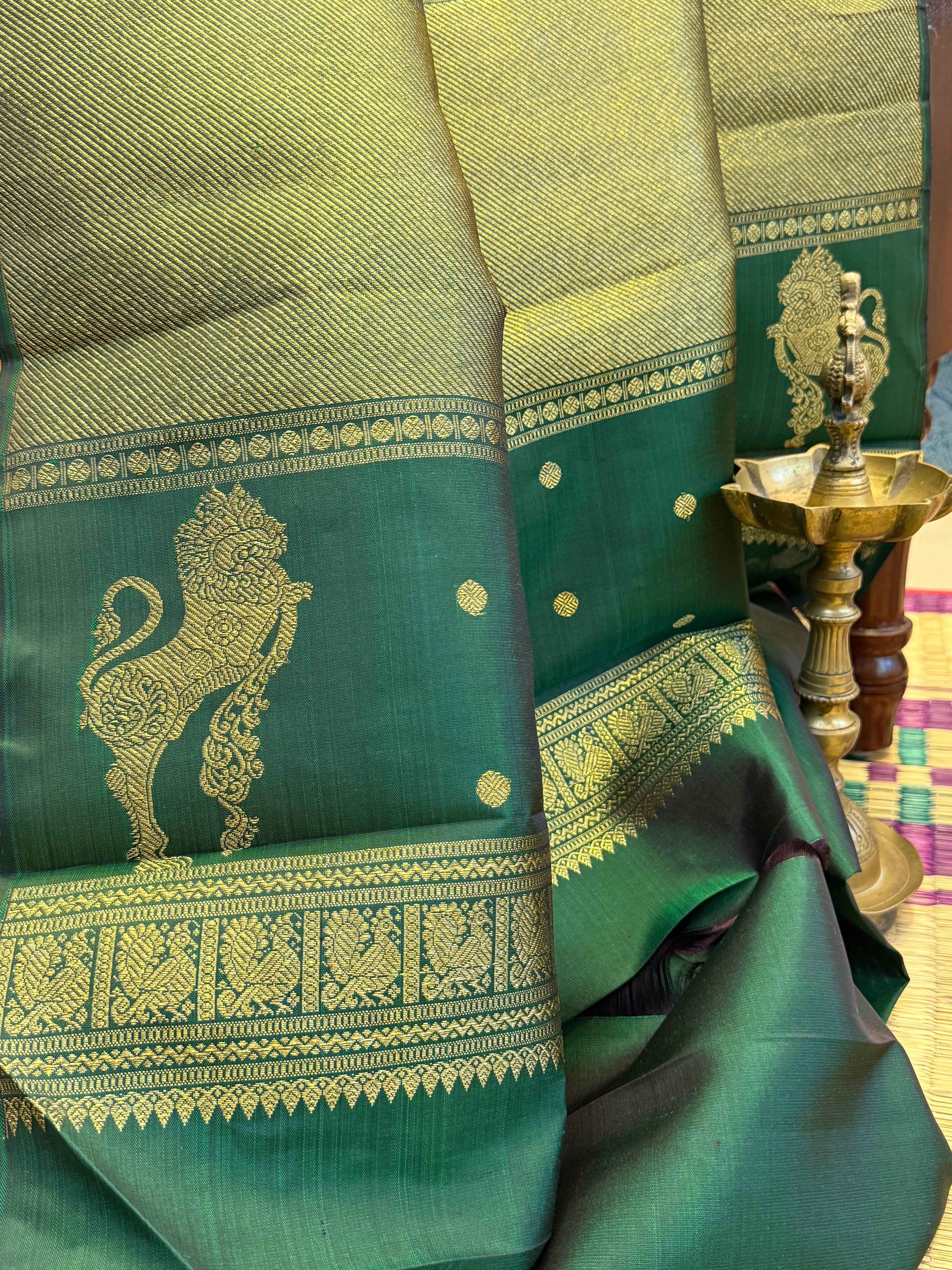 Mambalam manjal kattam butta yazhi pallu borderless/ Kanjipuram silk CL7612