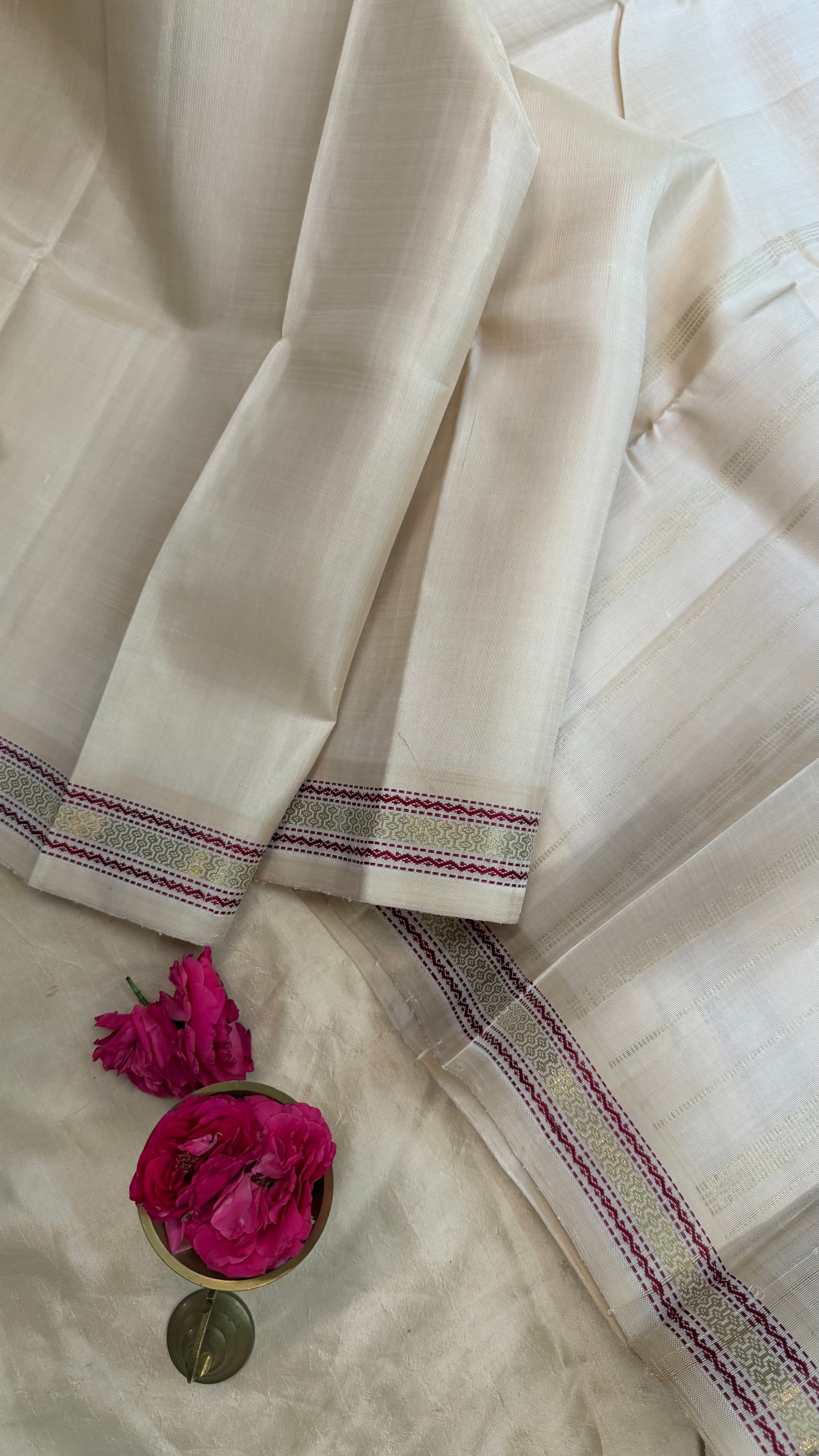 Venpattu series veshti border saree / Kanjipuram silk.