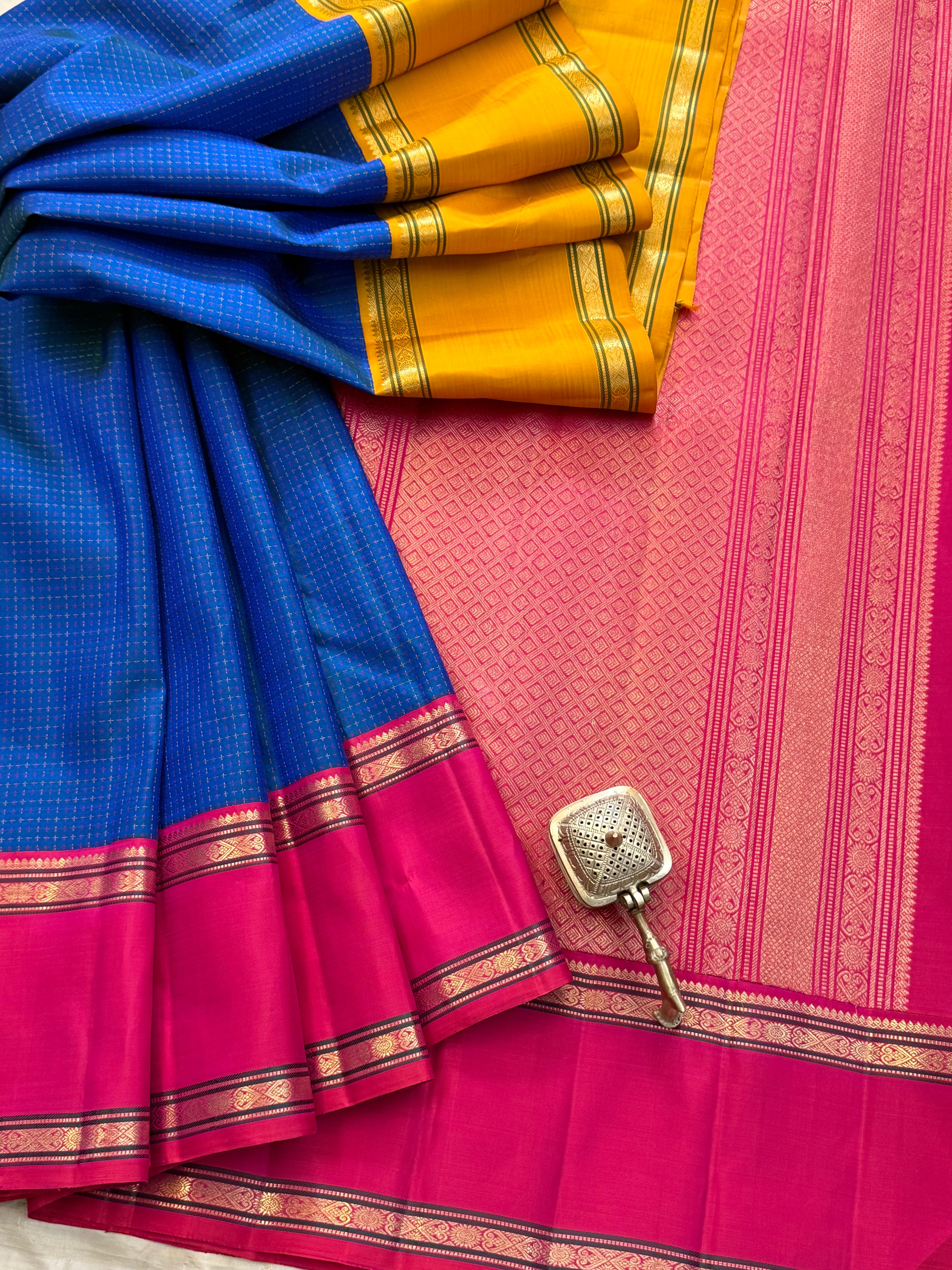 Vintage Mayilkazhuthu body plus Butta with Ganga Jamuna border CLSA10531
