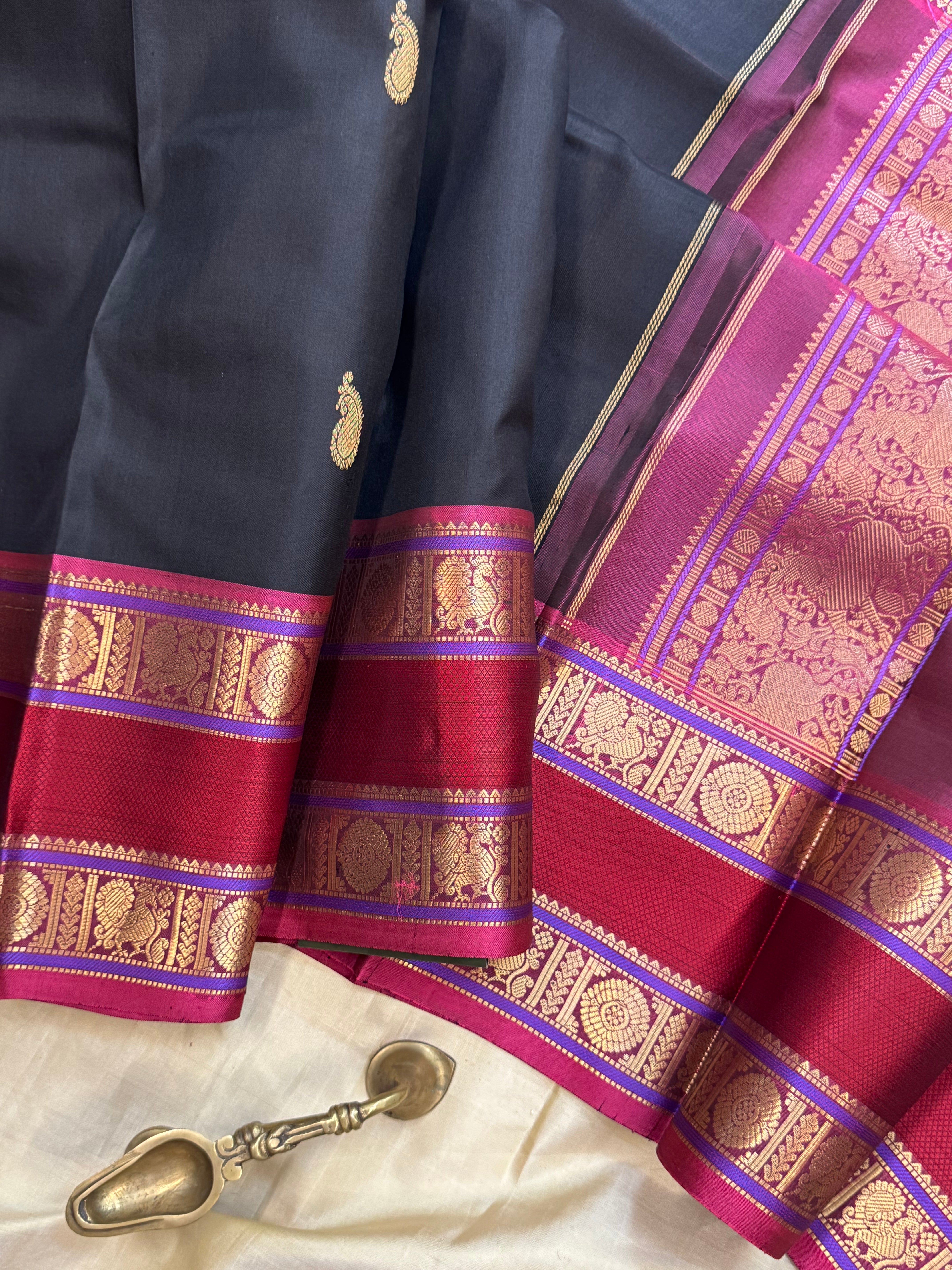 Black retta pet / special edition silk