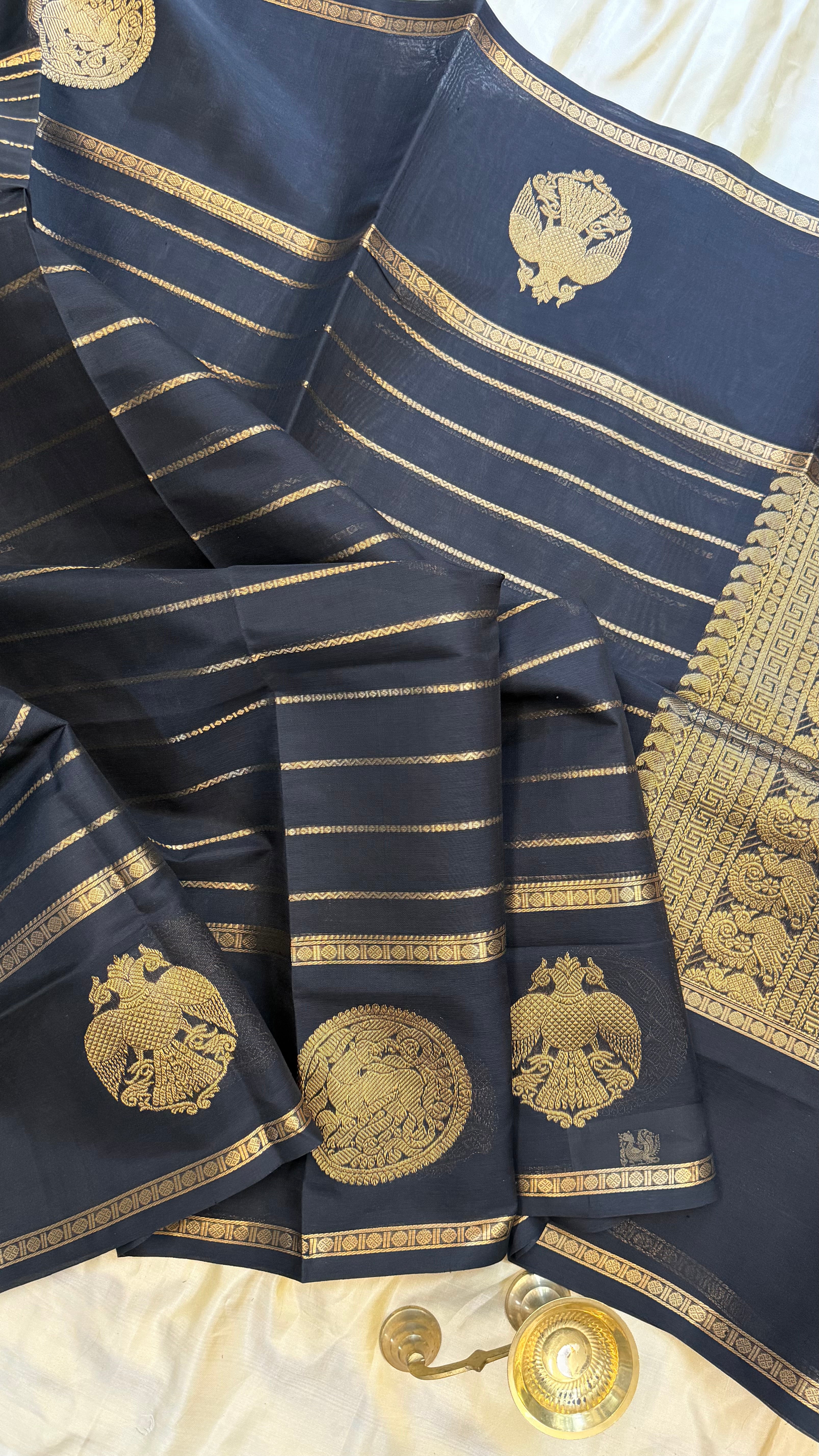 Black veldhari border butta/ Silk Cotton