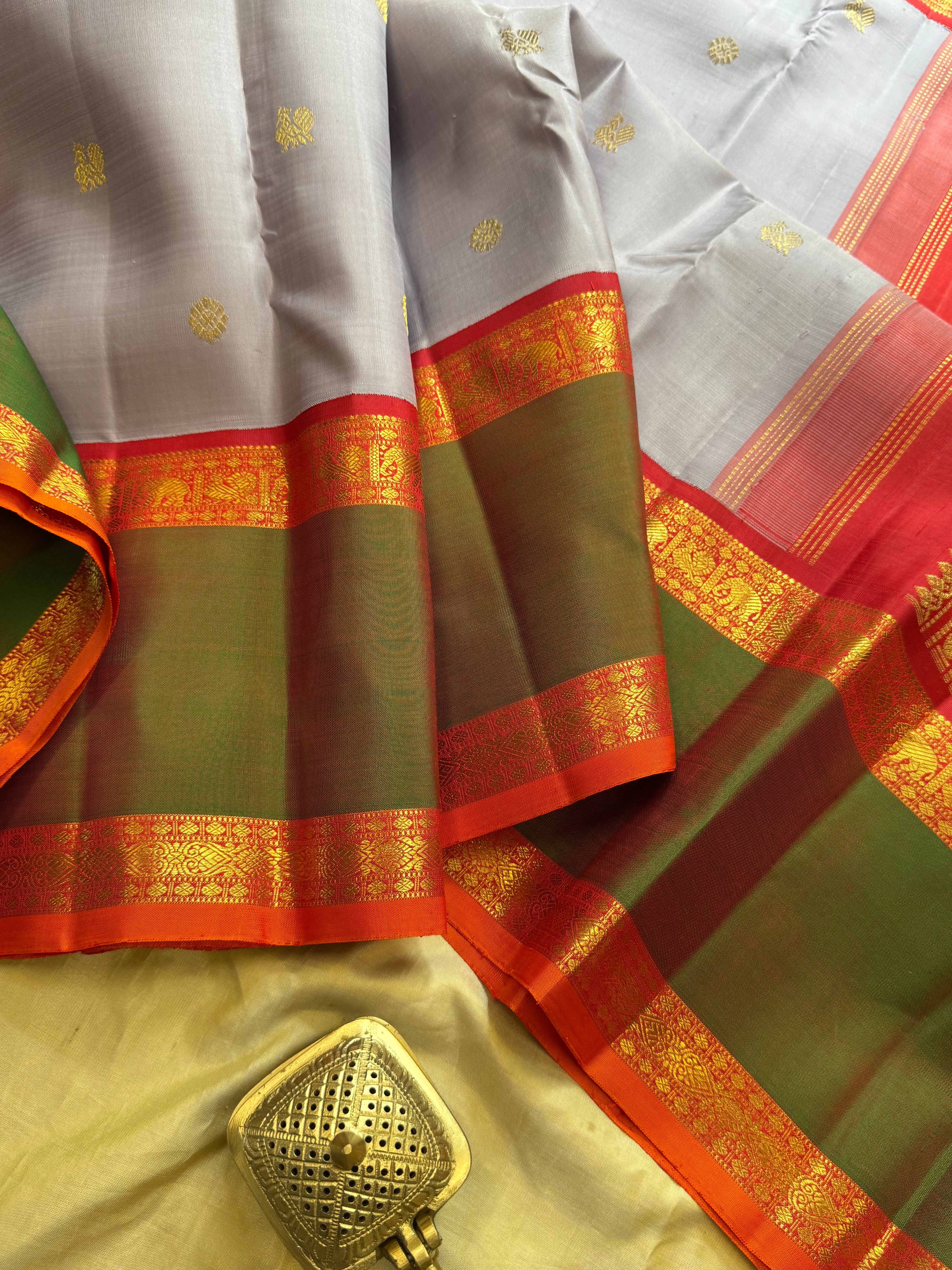 Light lavender Korvai / Kanjipuram silk
