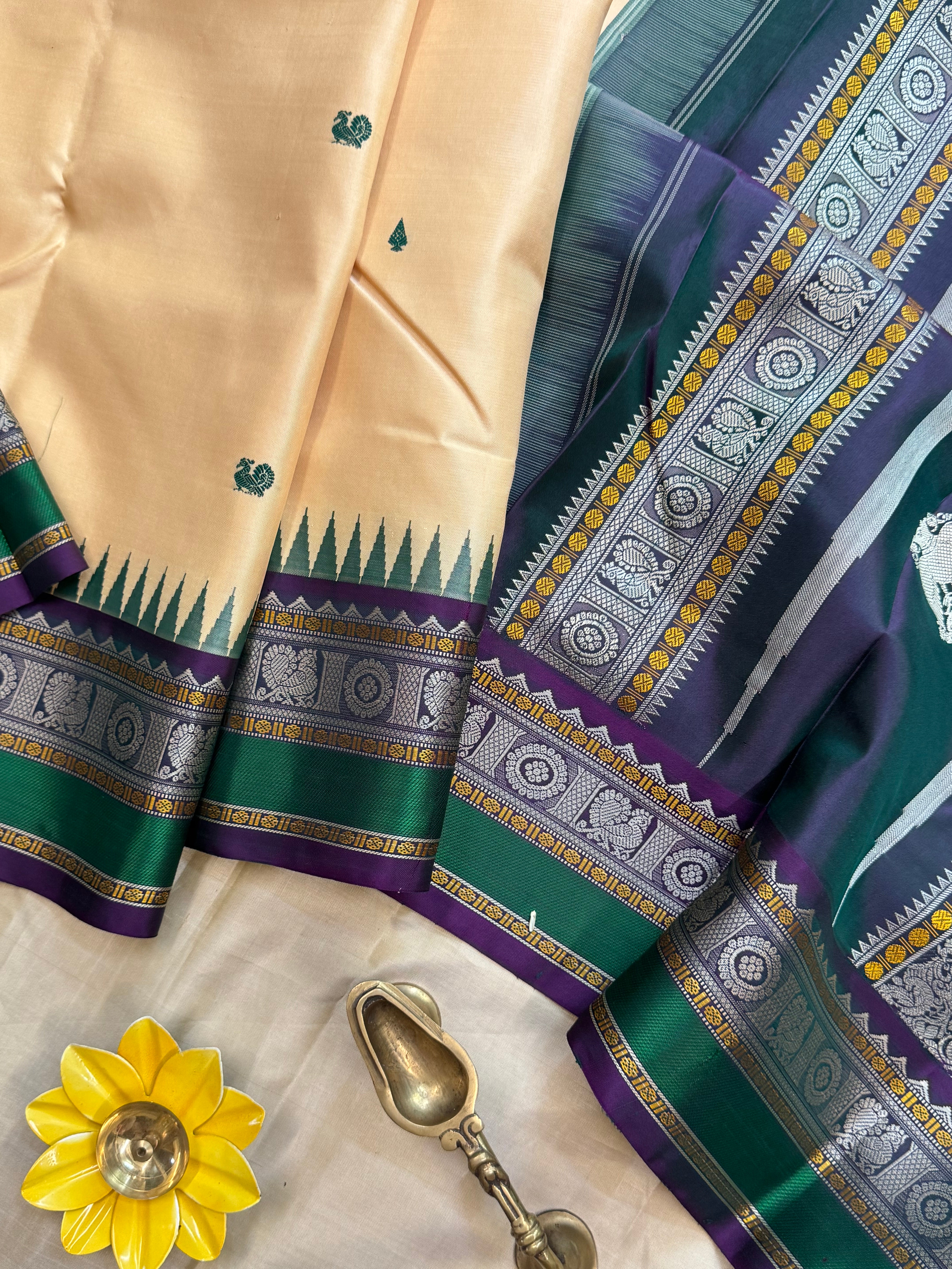 Sandanam white korvai / special edition silk