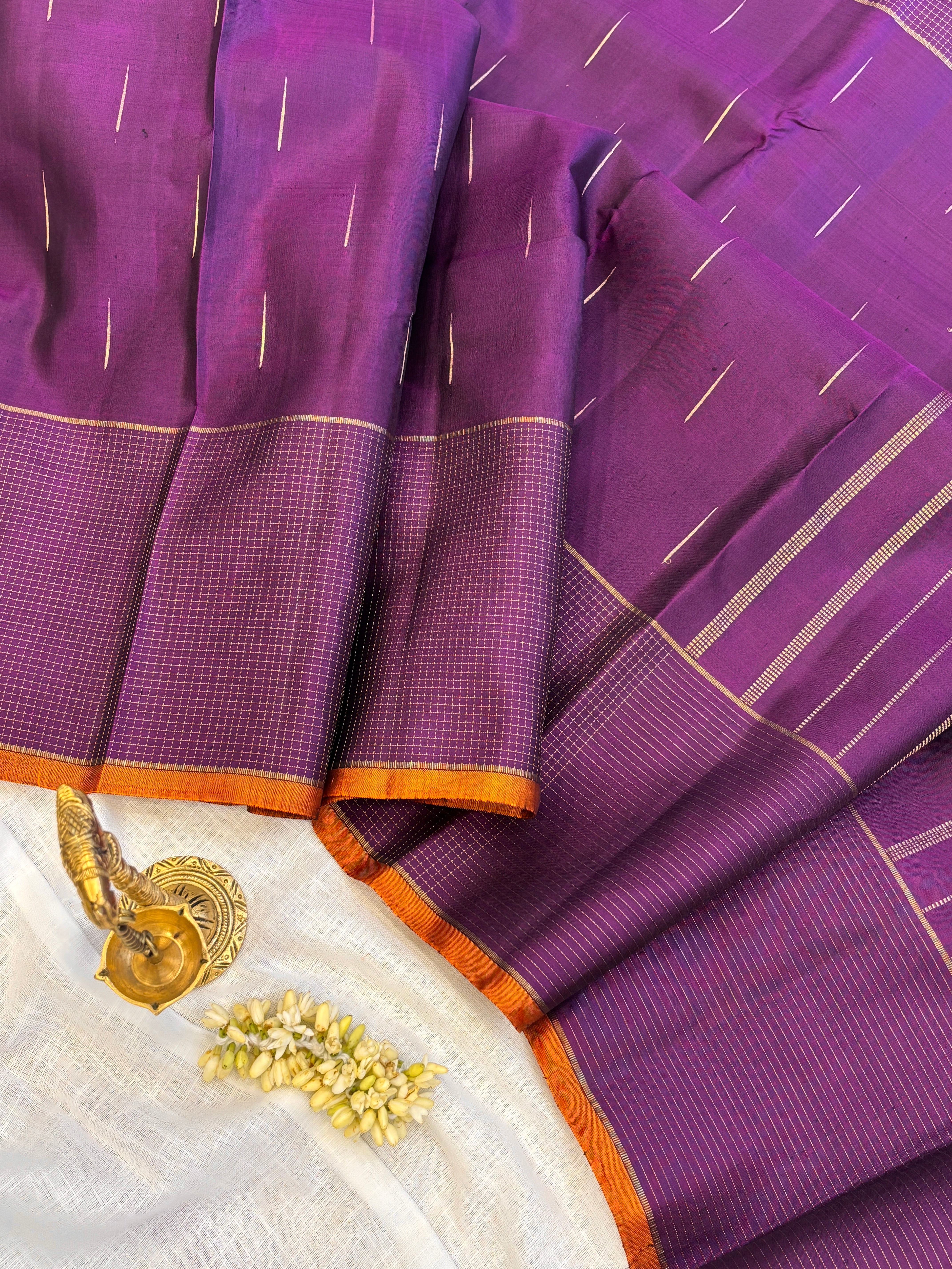 Vadamalli malli moggu border kattam / kanjipuram silk saree