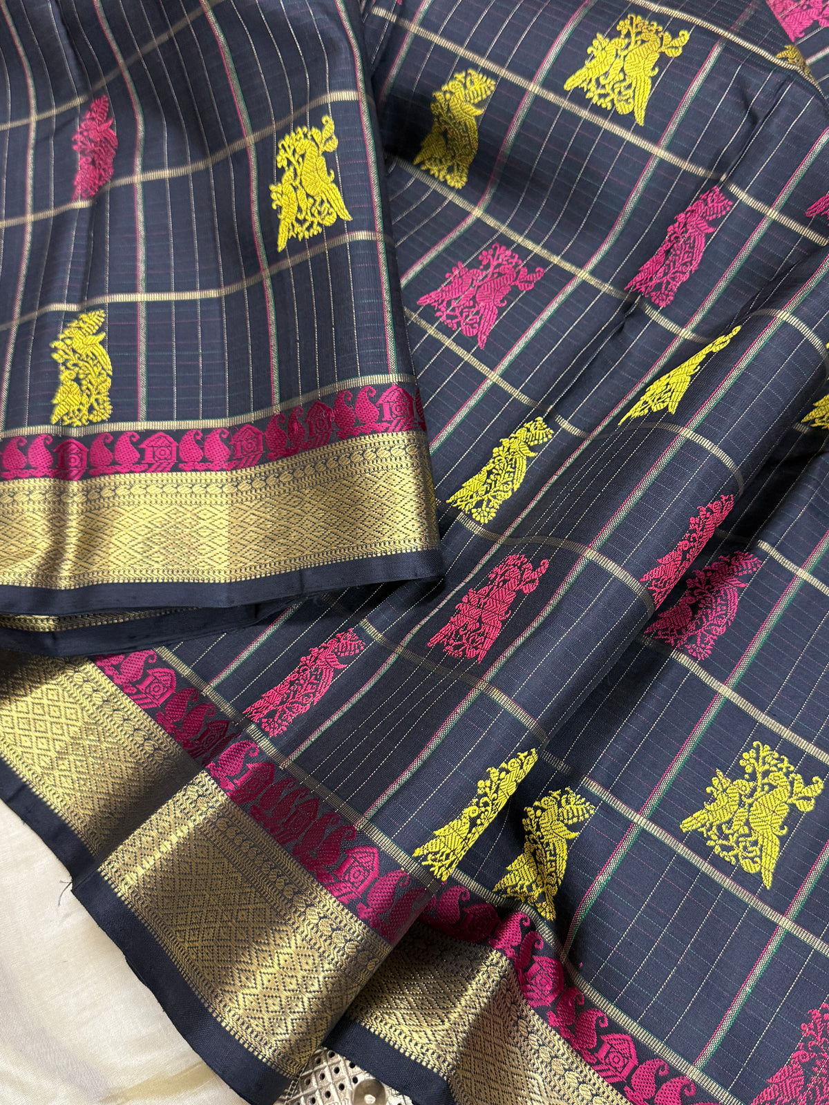 Black Retta kili with Zari and thread Kattam /kanjipuram silk saree