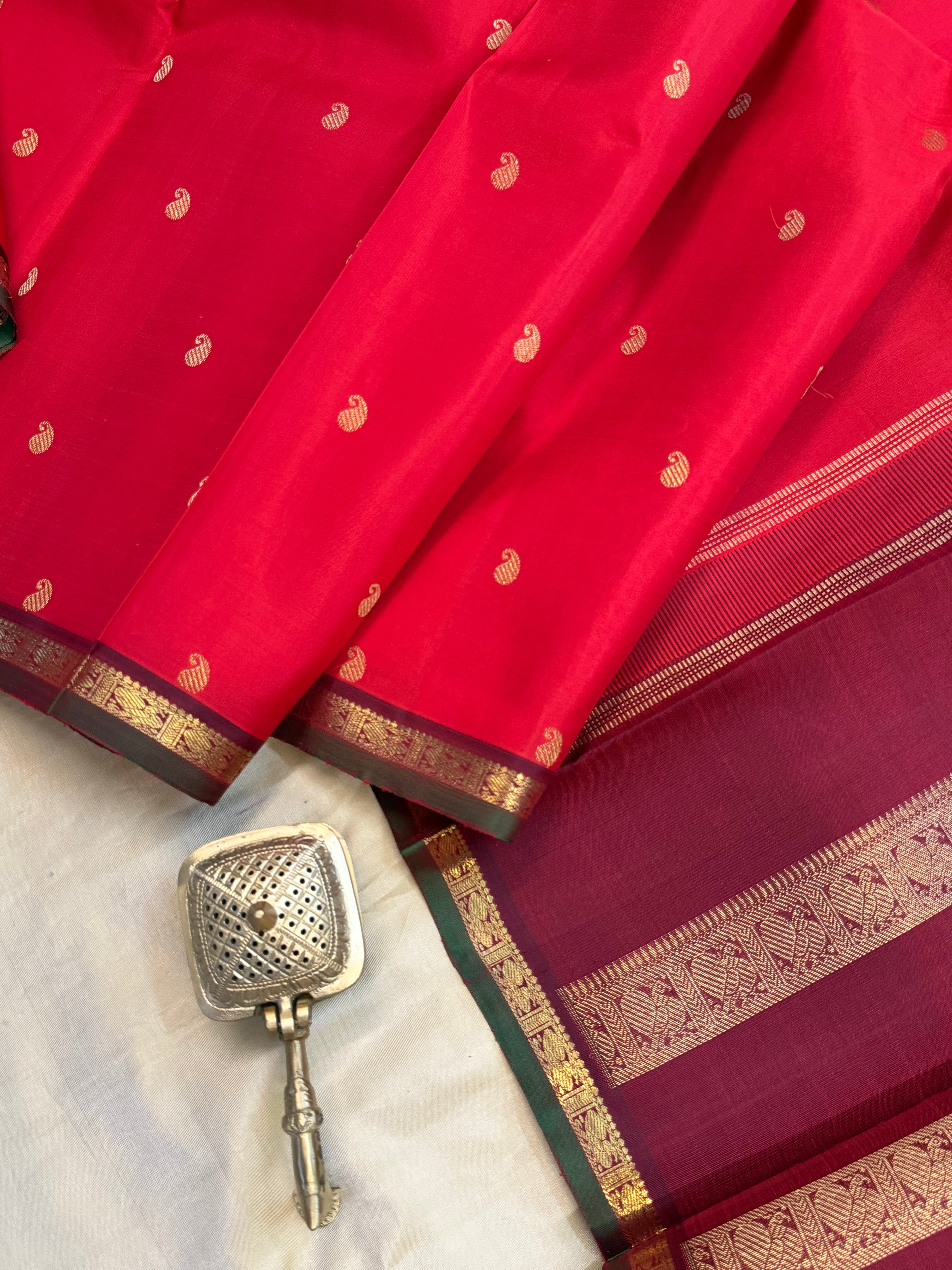 Permam : chilli red small border . / Kanjipuram silk CL0696