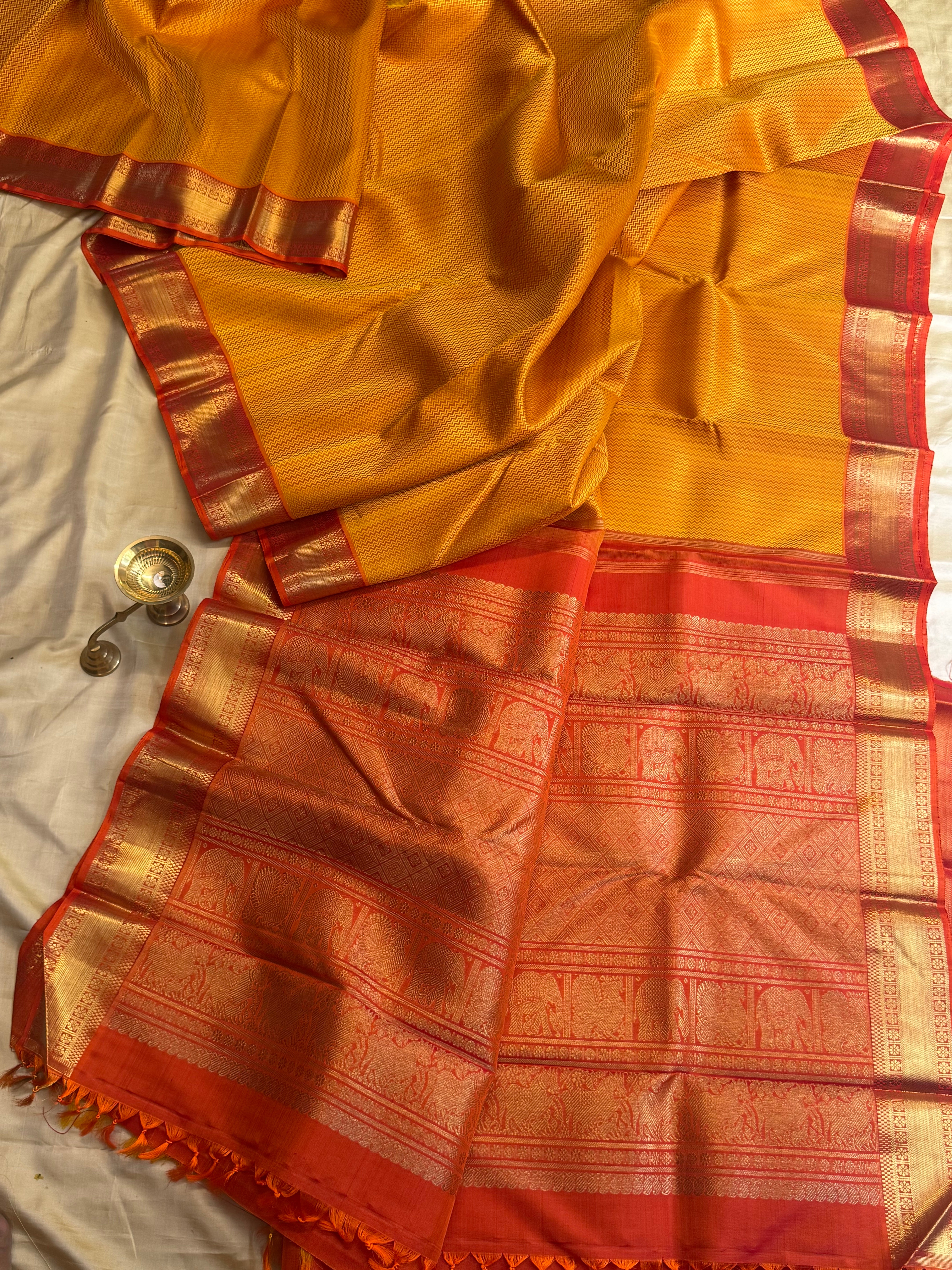 Double tone yellow vangi style body : kanjipuram silk