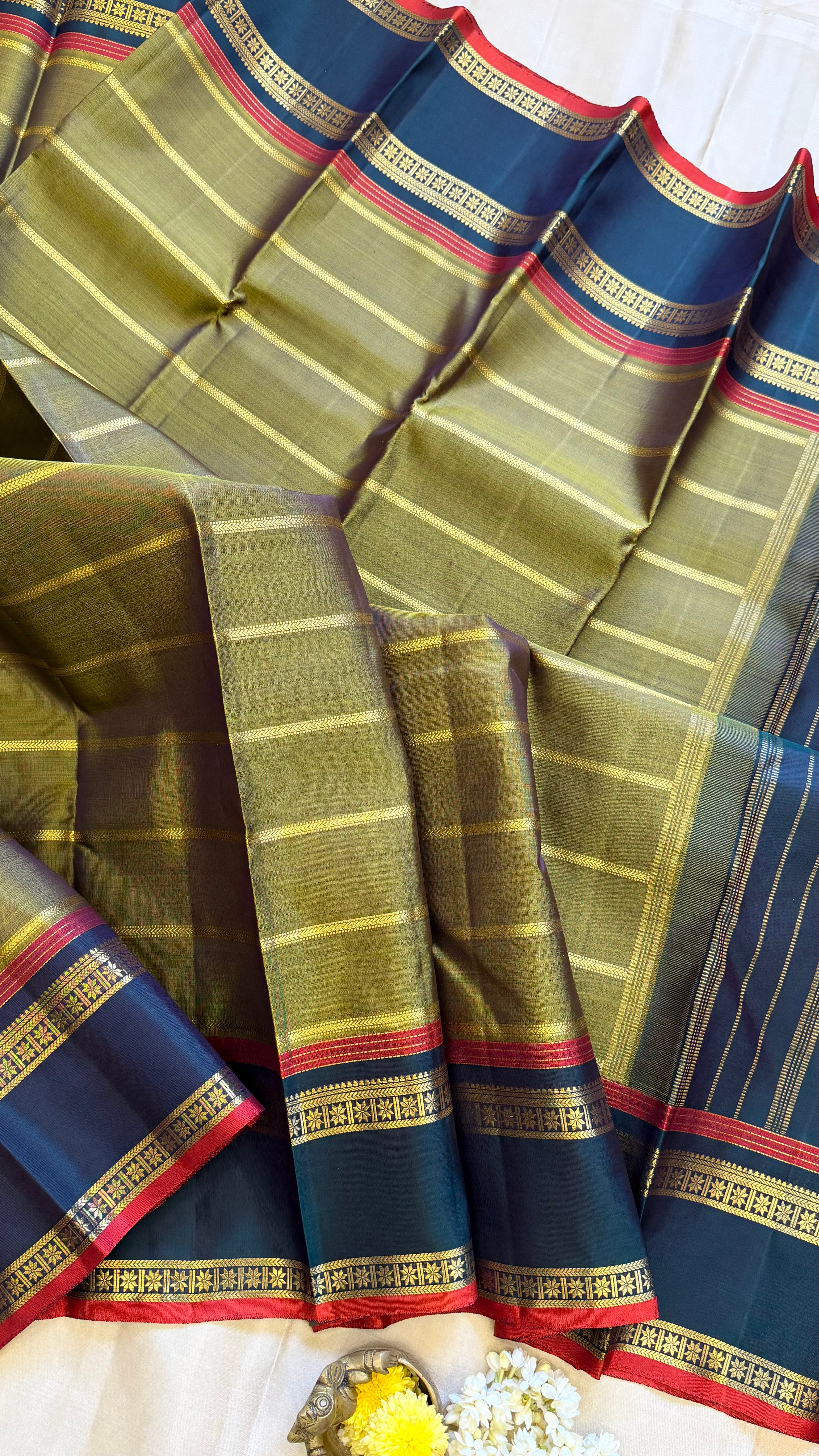 Mehandi green veldhari and rettapet border/ kanjipuram silk